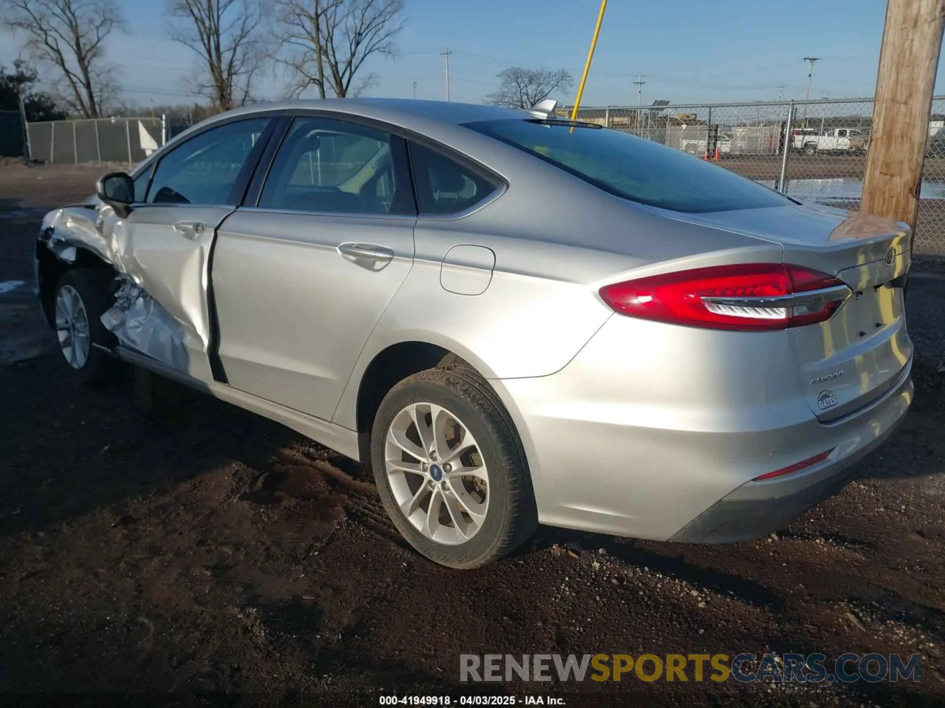 3 Фотография поврежденного автомобиля 3FA6P0LU9KR262810 FORD FUSION HYBRID 2019