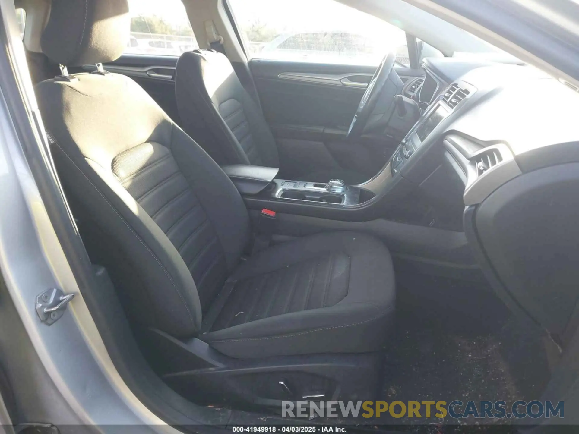 5 Фотография поврежденного автомобиля 3FA6P0LU9KR262810 FORD FUSION HYBRID 2019