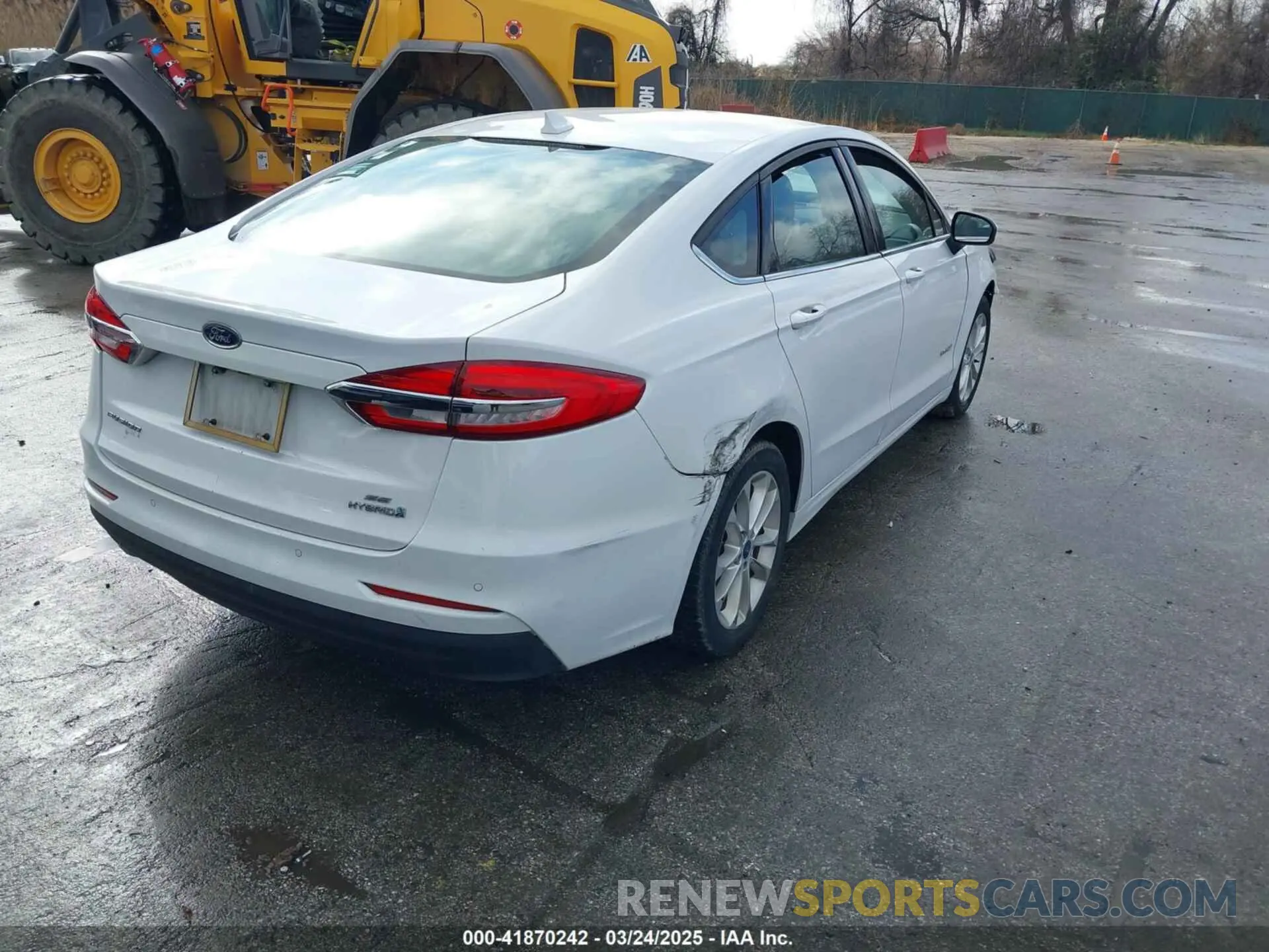 4 Photograph of a damaged car 3FA6P0LUXKR104850 FORD FUSION HYBRID 2019