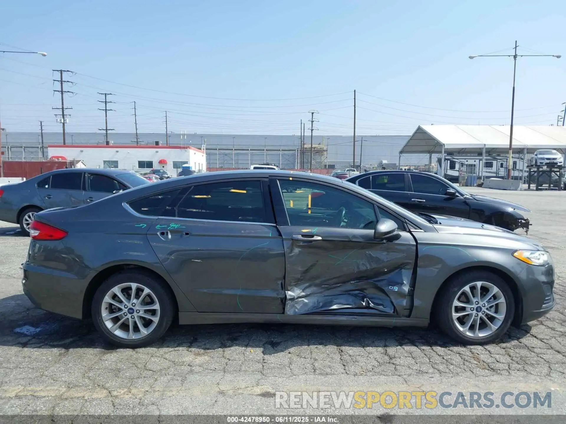 14 Photograph of a damaged car 3FA6P0LUXKR175093 FORD FUSION HYBRID 2019