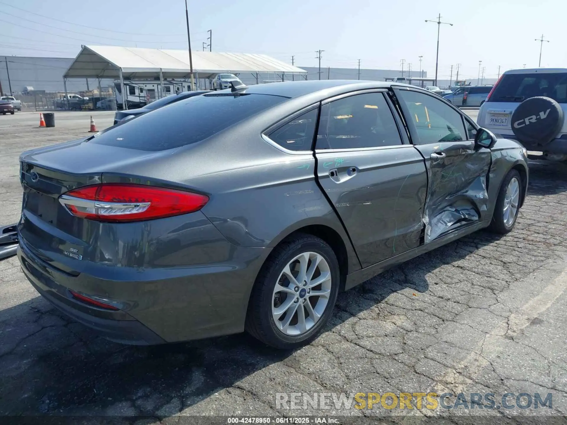 4 Photograph of a damaged car 3FA6P0LUXKR175093 FORD FUSION HYBRID 2019