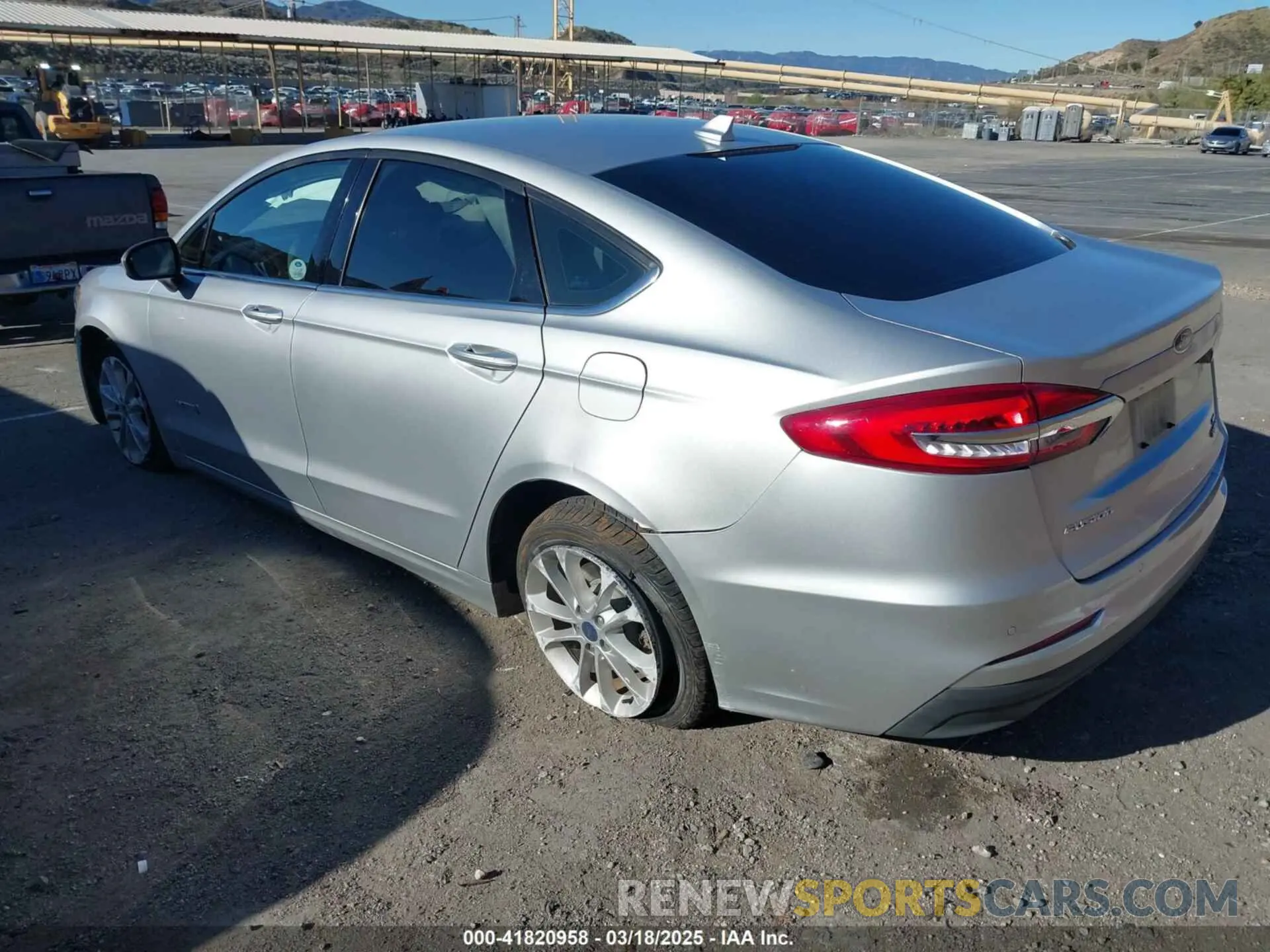 3 Фотография поврежденного автомобиля 3FA6P0LUXKR208139 FORD FUSION HYBRID 2019