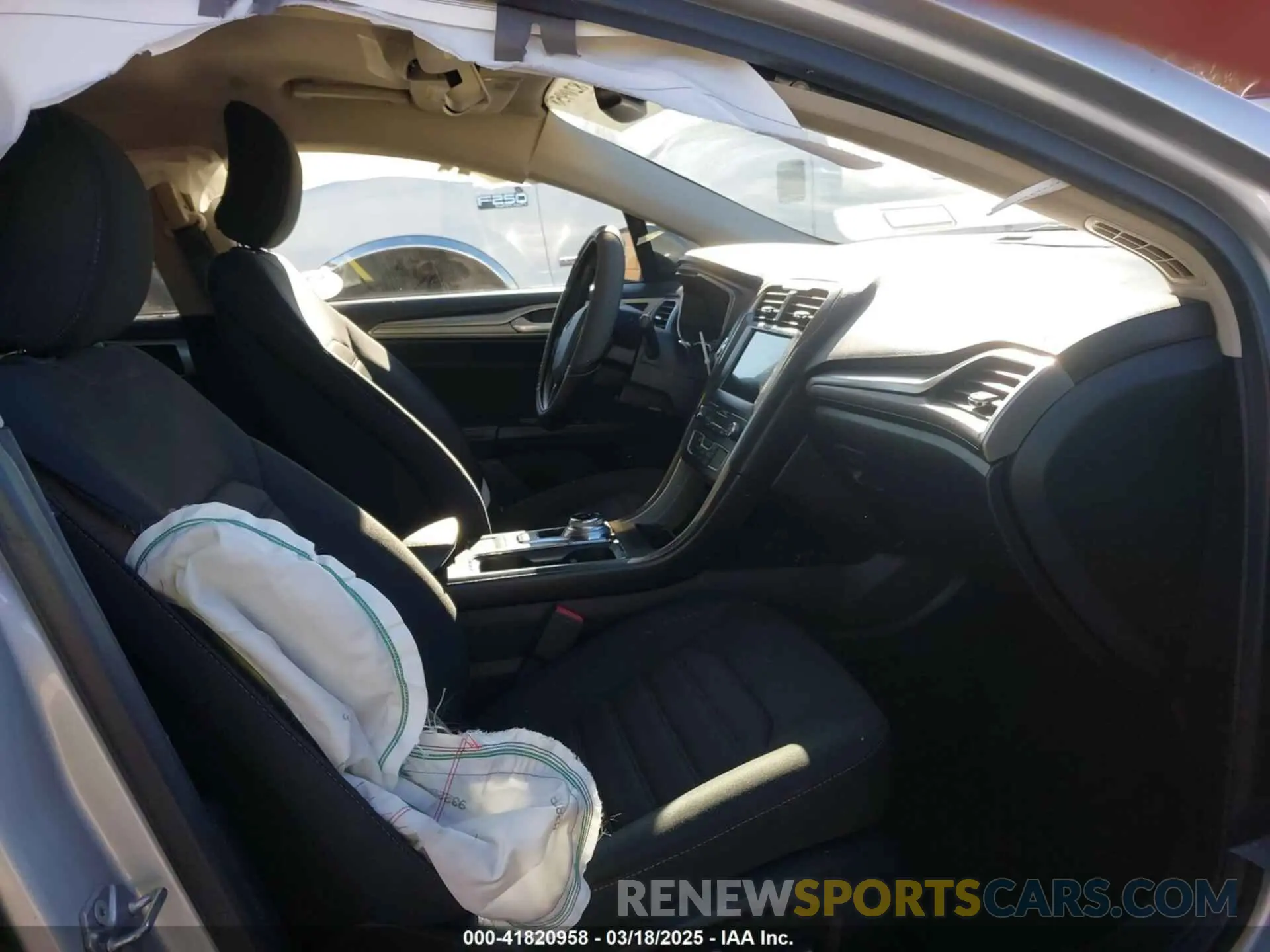 5 Фотография поврежденного автомобиля 3FA6P0LUXKR208139 FORD FUSION HYBRID 2019