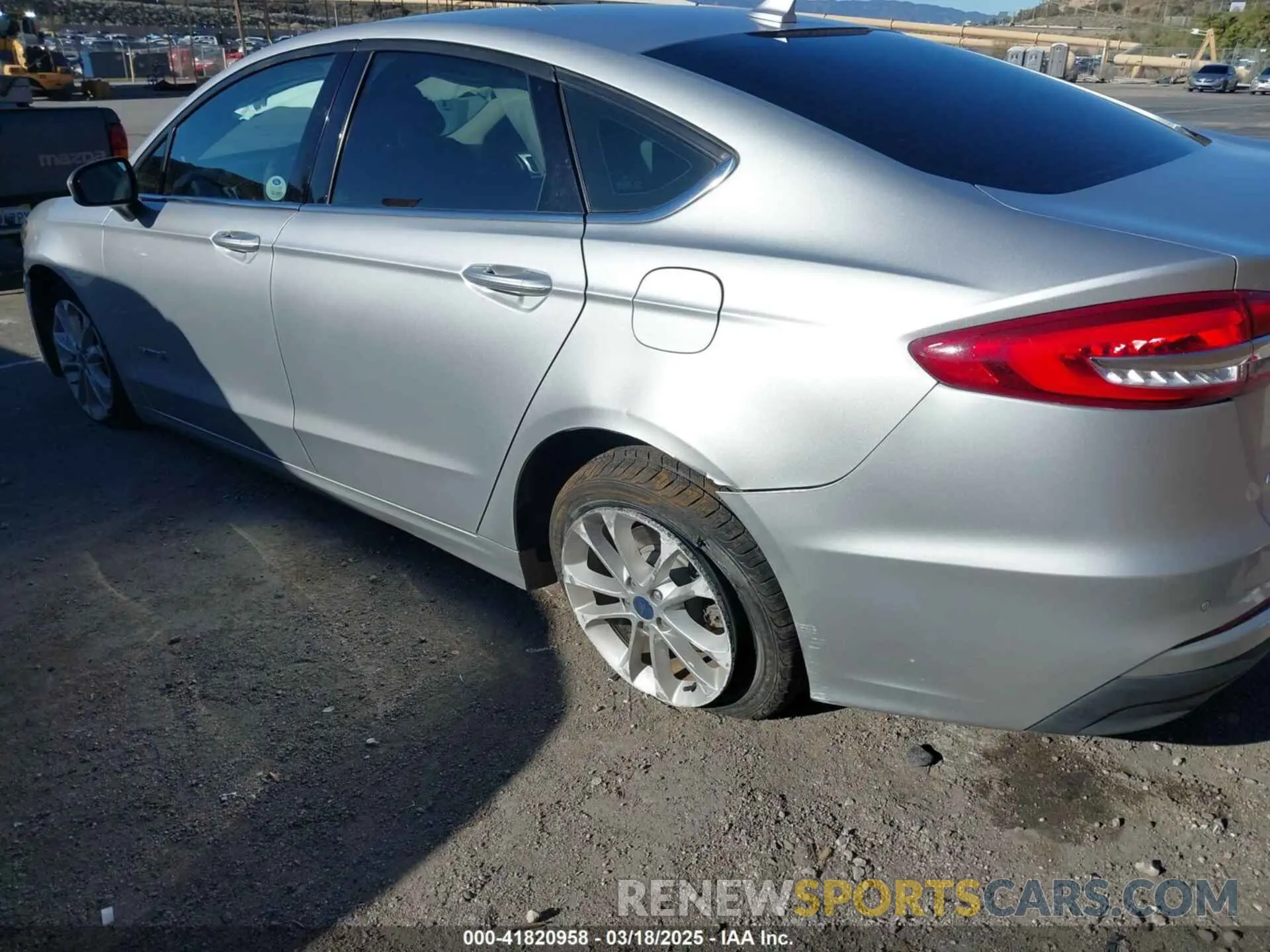 6 Фотография поврежденного автомобиля 3FA6P0LUXKR208139 FORD FUSION HYBRID 2019