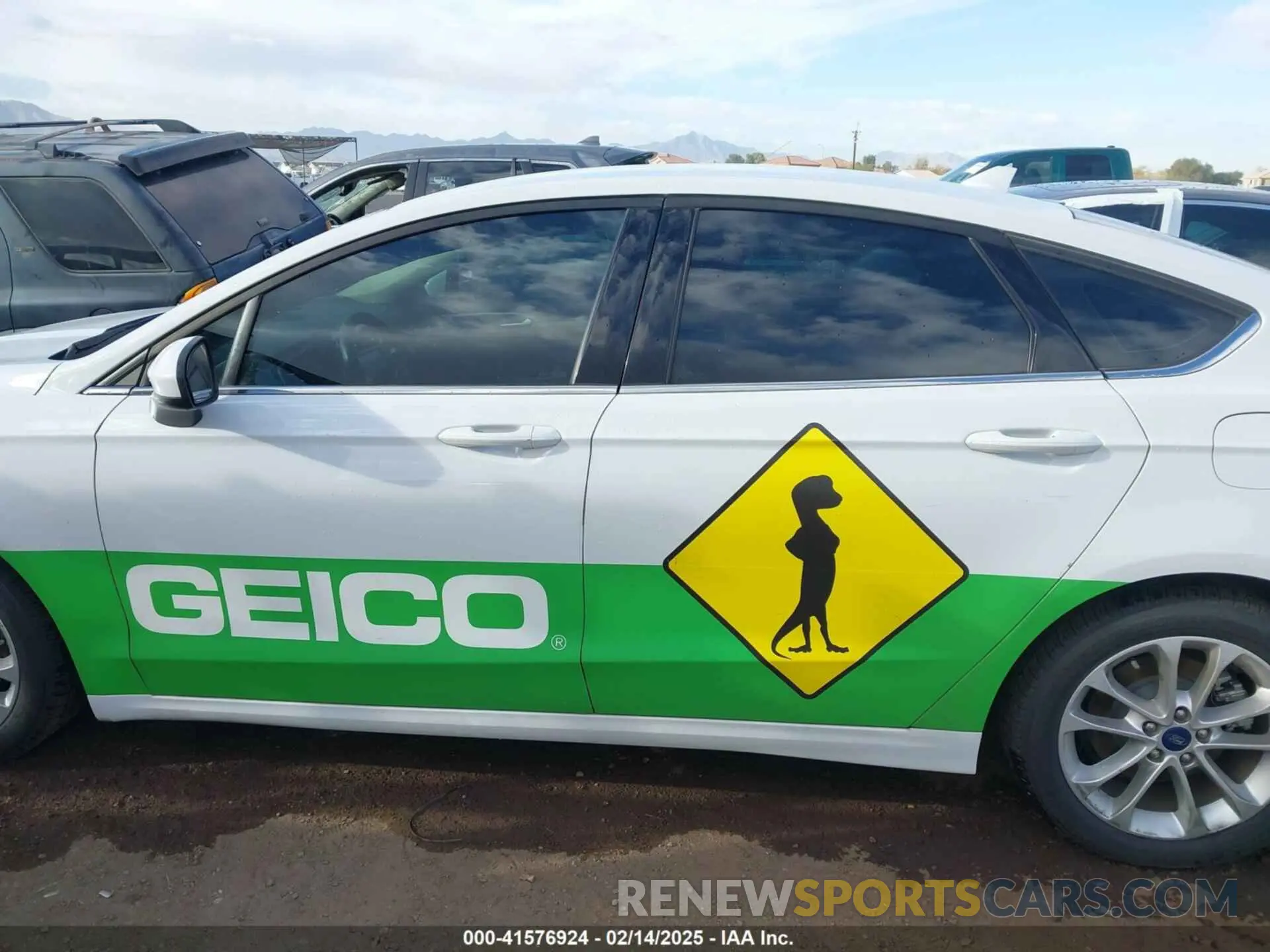 14 Фотография поврежденного автомобиля 3FA6P0LUXKR210375 FORD FUSION HYBRID 2019