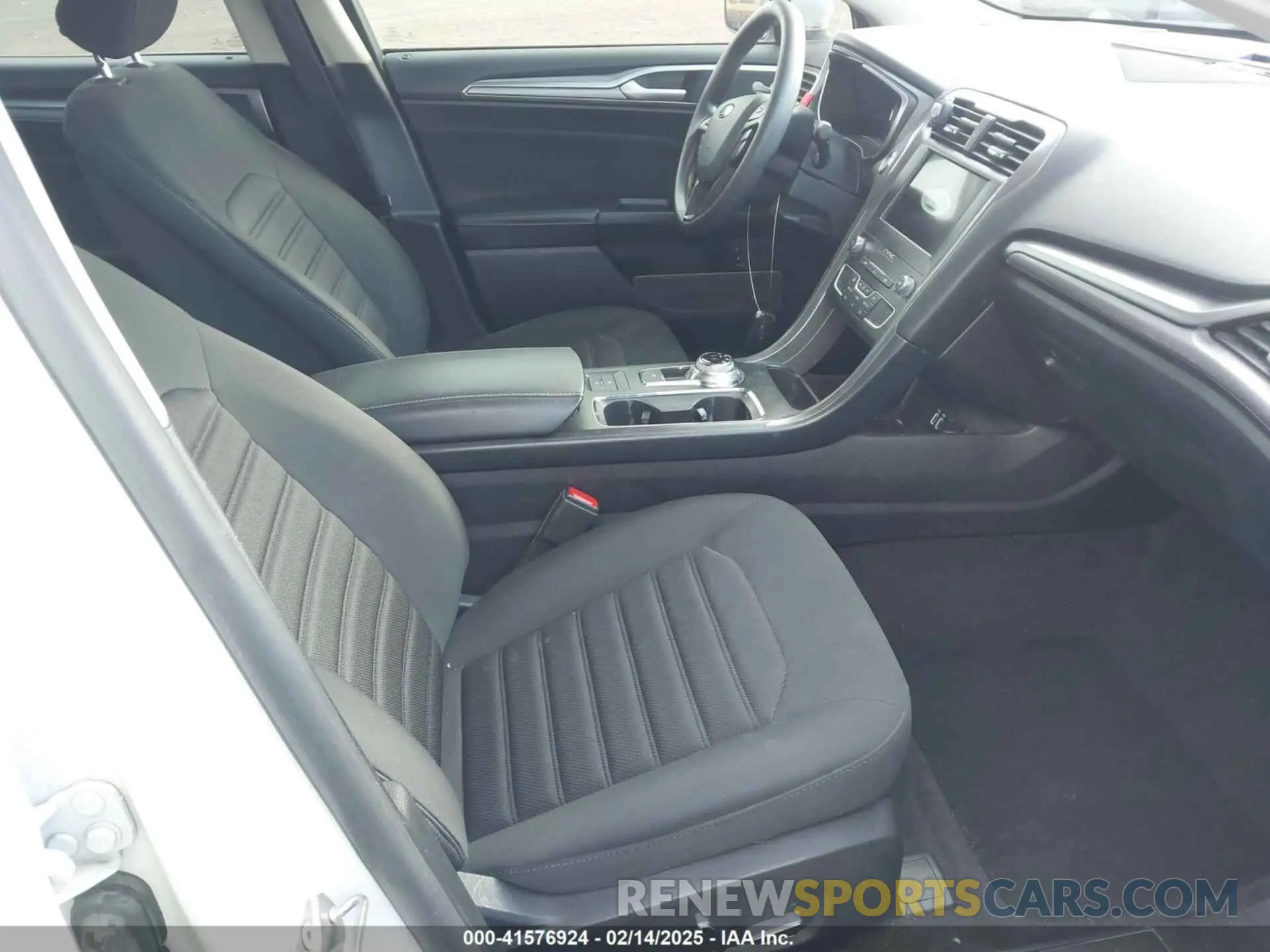 5 Фотография поврежденного автомобиля 3FA6P0LUXKR210375 FORD FUSION HYBRID 2019