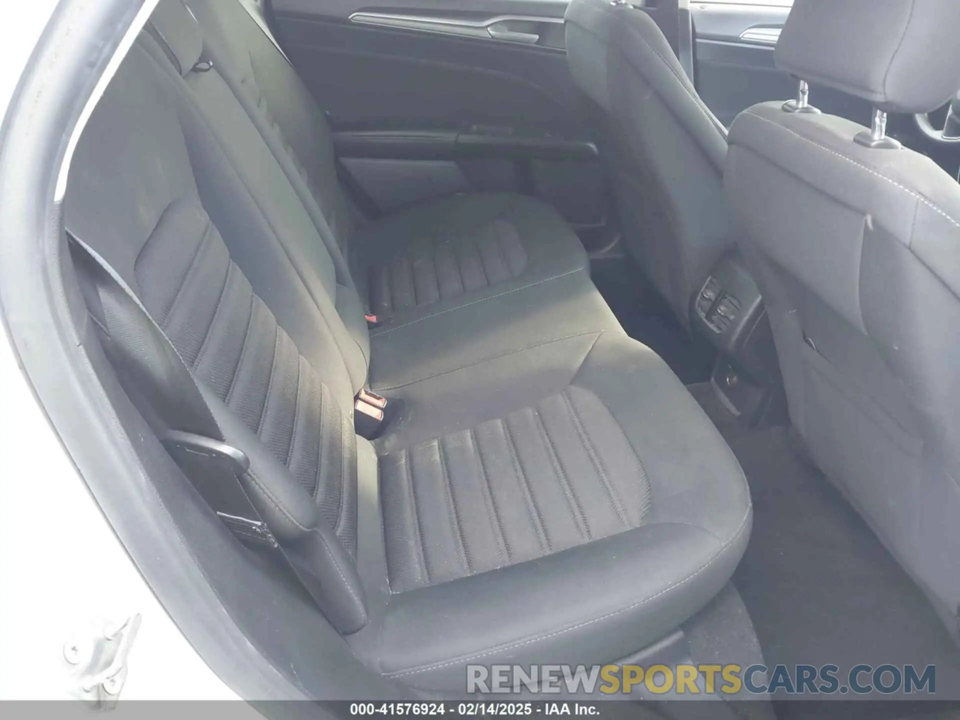 8 Фотография поврежденного автомобиля 3FA6P0LUXKR210375 FORD FUSION HYBRID 2019