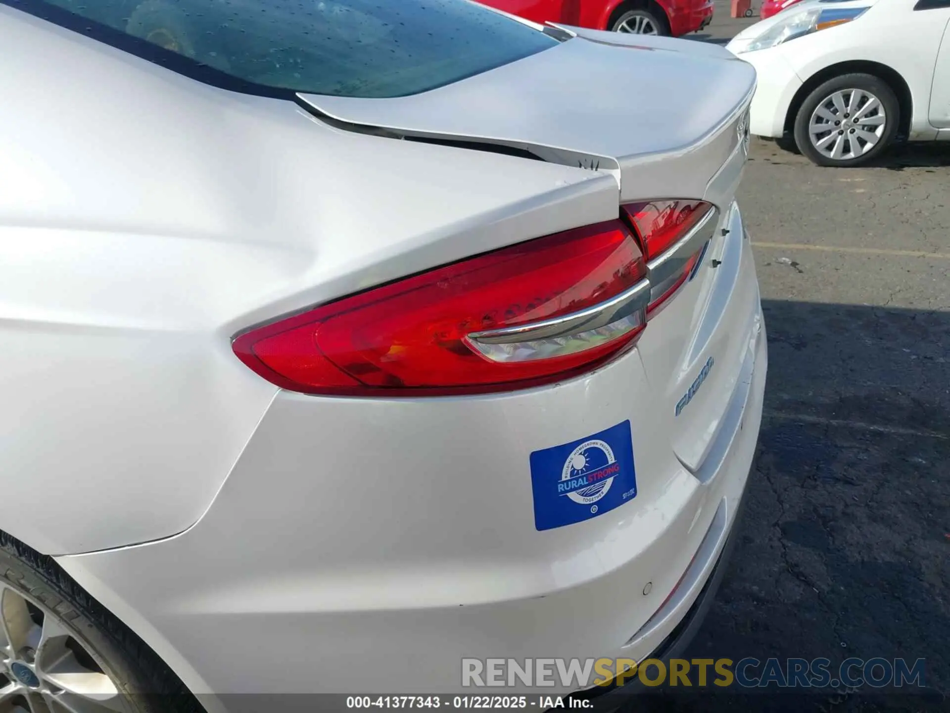 17 Photograph of a damaged car 3FA6P0MU1KR257325 FORD FUSION HYBRID 2019