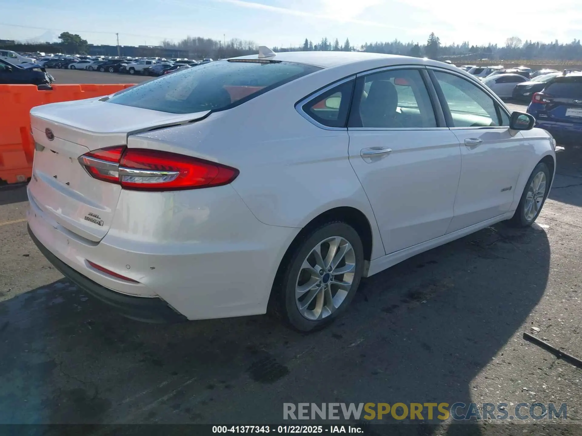4 Photograph of a damaged car 3FA6P0MU1KR257325 FORD FUSION HYBRID 2019