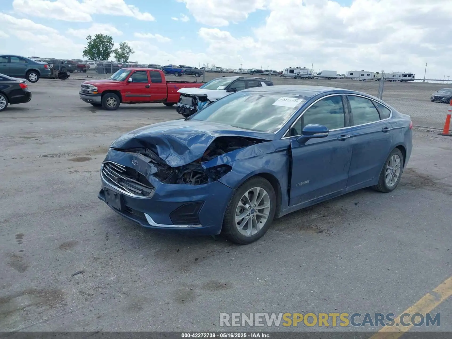 2 Фотография поврежденного автомобиля 3FA6P0MU2KR140367 FORD FUSION HYBRID 2019