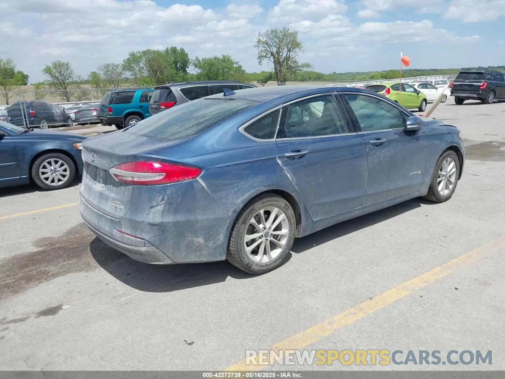 4 Фотография поврежденного автомобиля 3FA6P0MU2KR140367 FORD FUSION HYBRID 2019