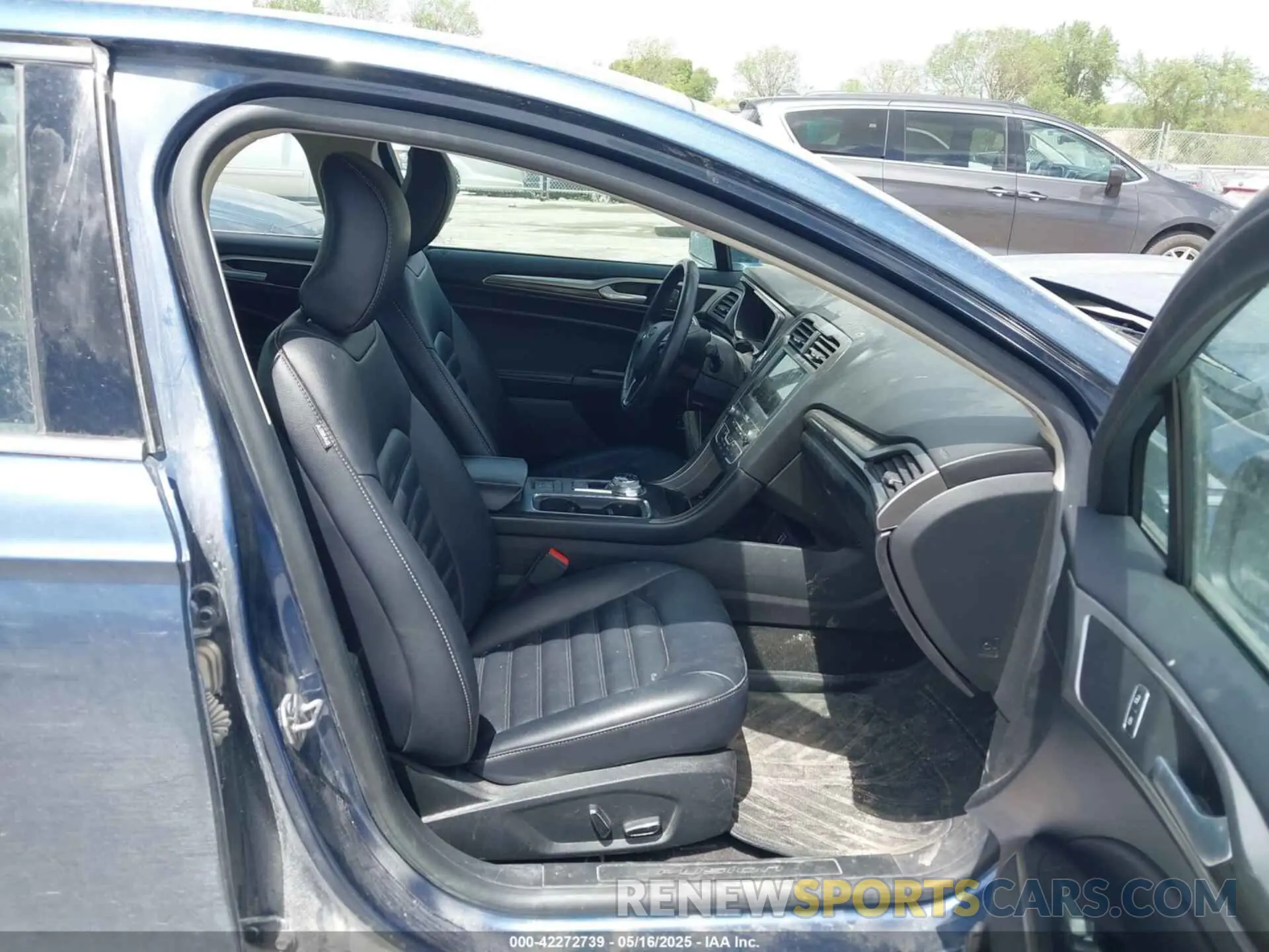 5 Фотография поврежденного автомобиля 3FA6P0MU2KR140367 FORD FUSION HYBRID 2019