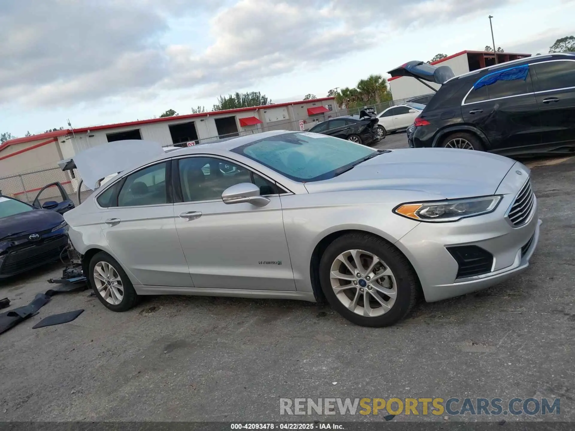 13 Photograph of a damaged car 3FA6P0MU3KR136943 FORD FUSION HYBRID 2019