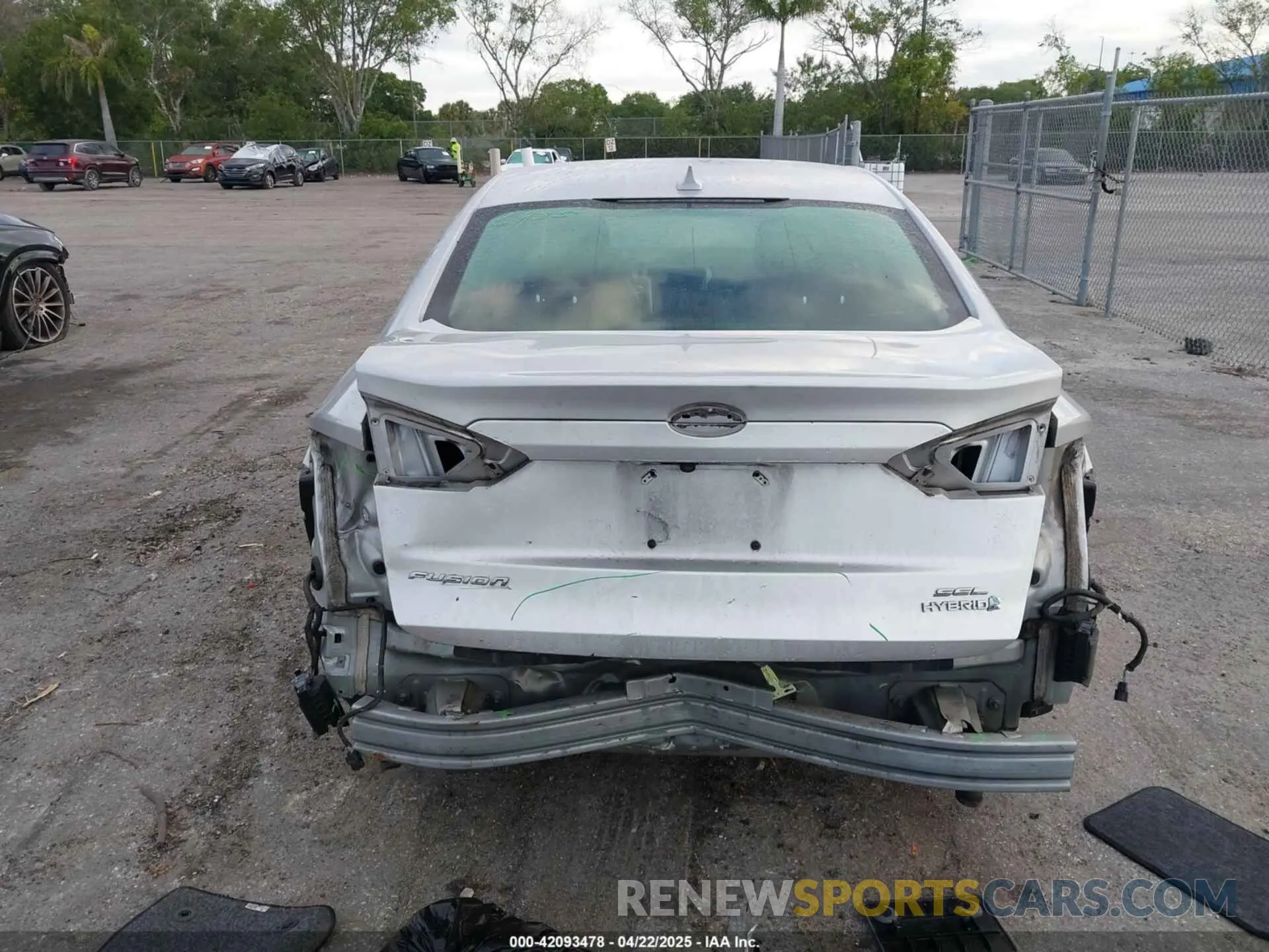 16 Photograph of a damaged car 3FA6P0MU3KR136943 FORD FUSION HYBRID 2019