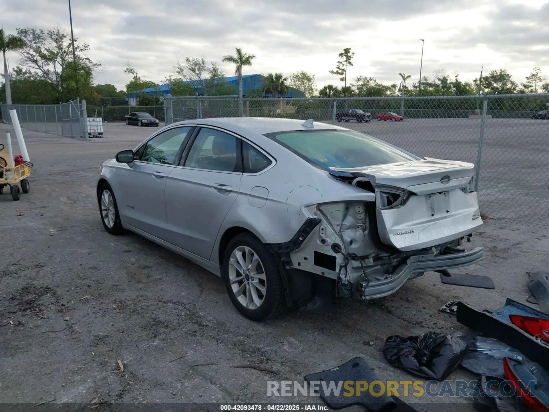 3 Photograph of a damaged car 3FA6P0MU3KR136943 FORD FUSION HYBRID 2019