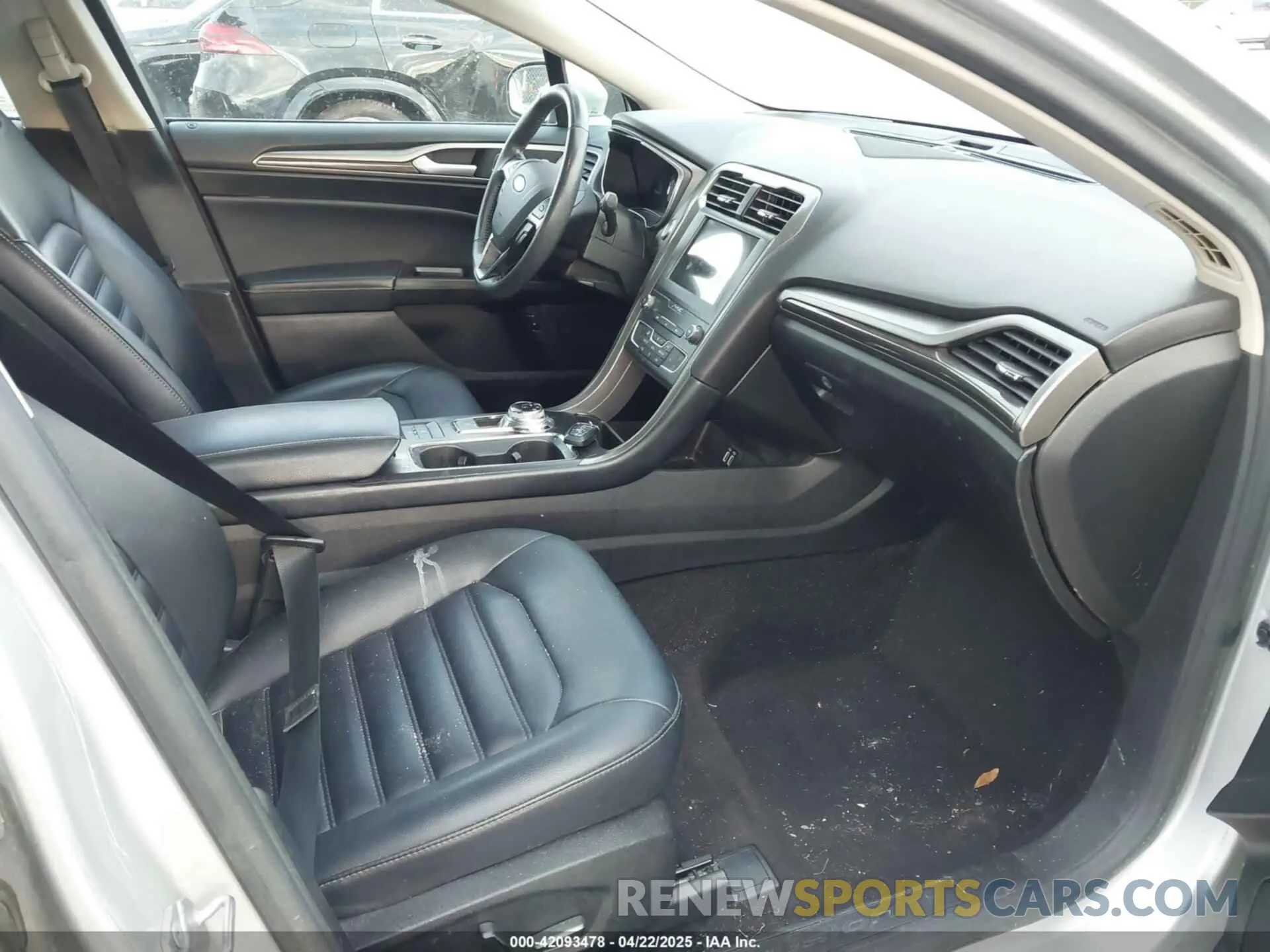 5 Photograph of a damaged car 3FA6P0MU3KR136943 FORD FUSION HYBRID 2019