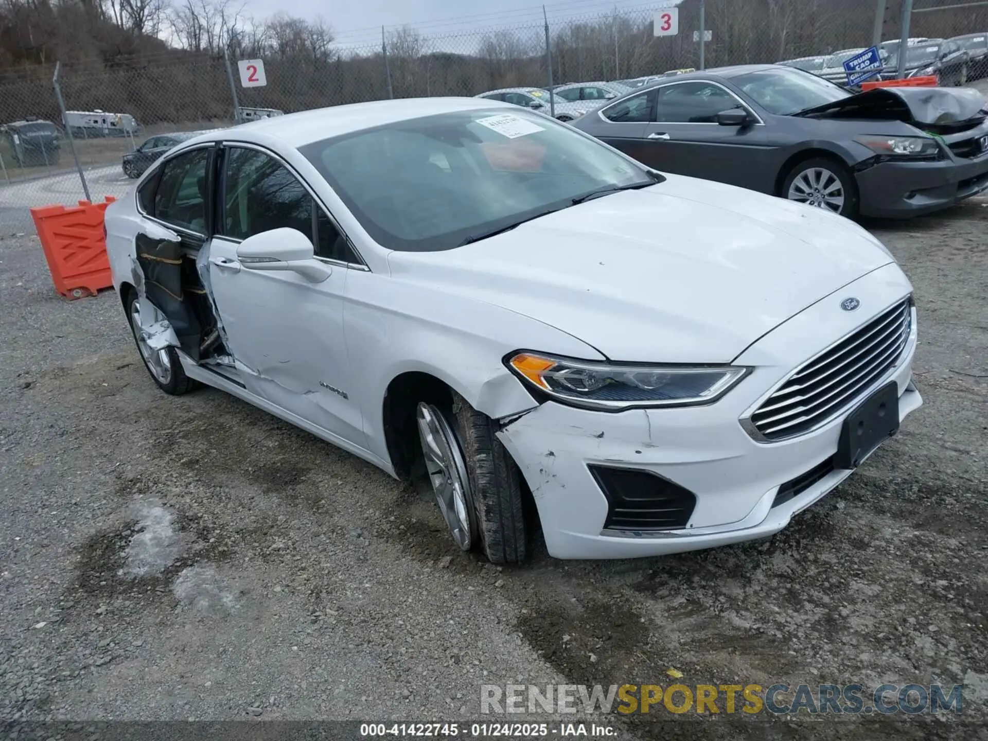 1 Фотография поврежденного автомобиля 3FA6P0MU3KR189612 FORD FUSION HYBRID 2019