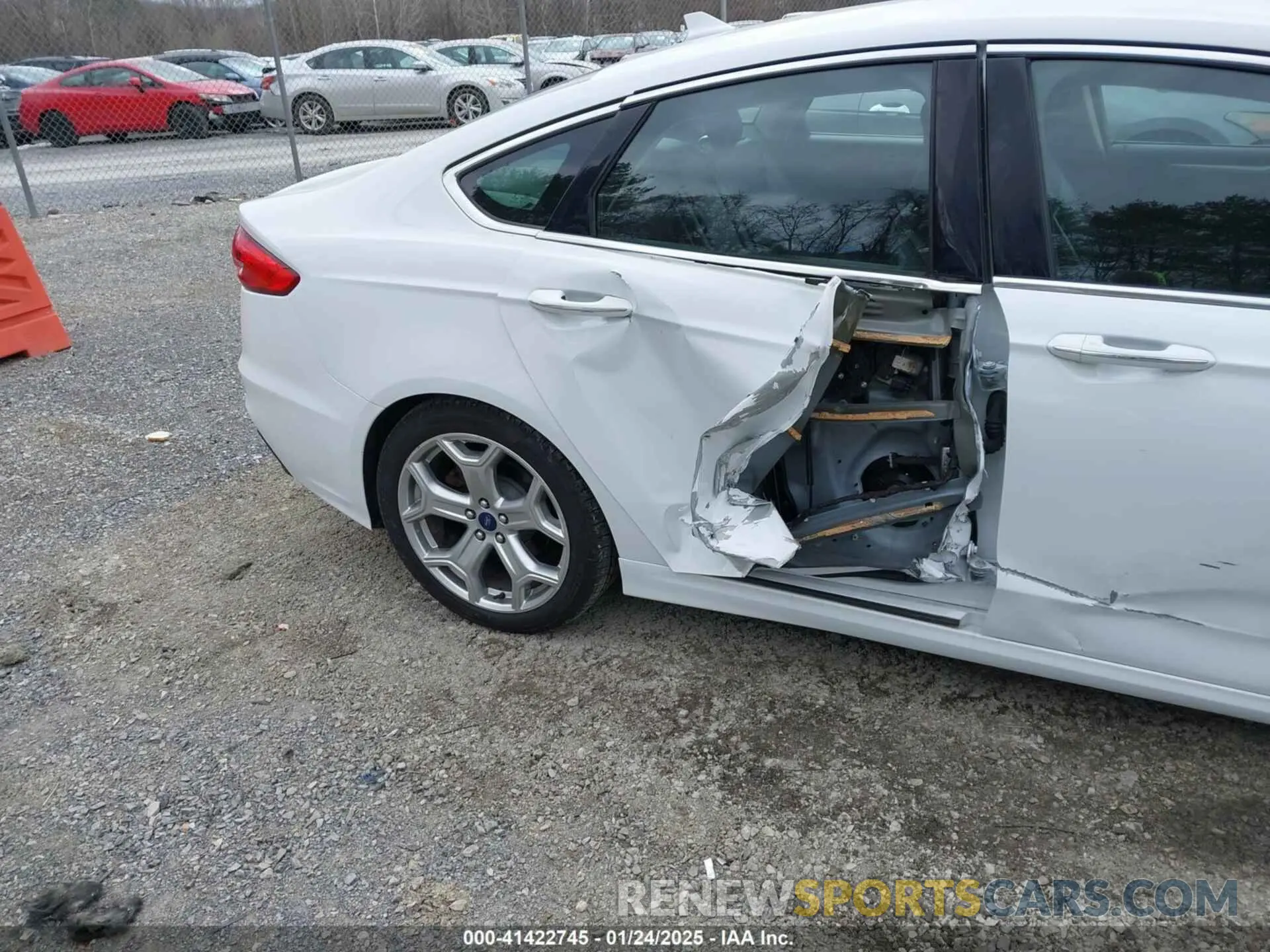 6 Фотография поврежденного автомобиля 3FA6P0MU3KR189612 FORD FUSION HYBRID 2019