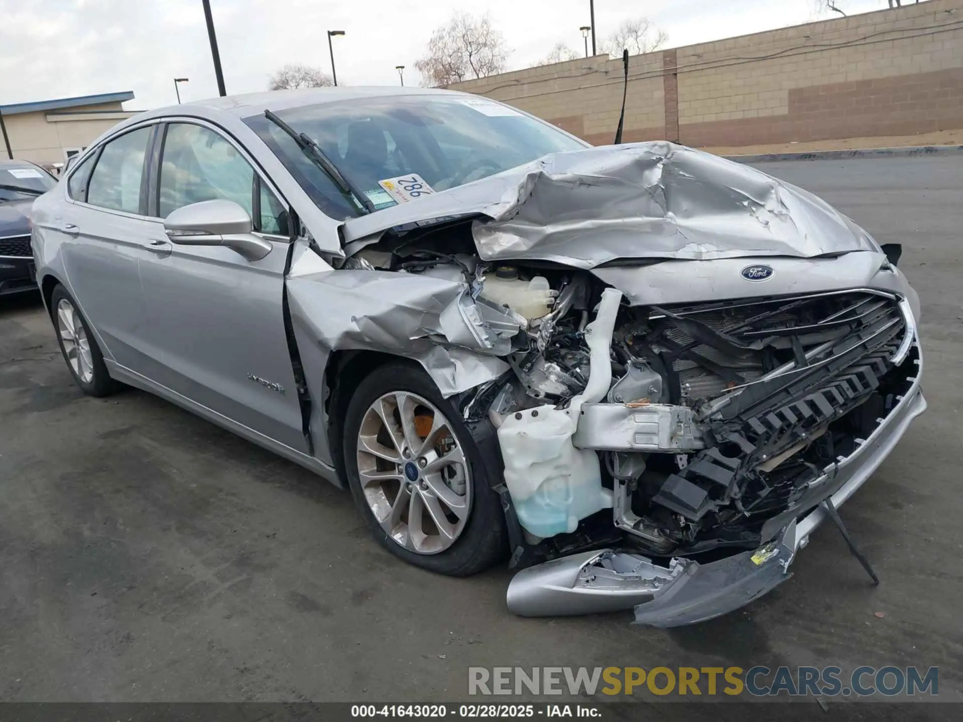 1 Фотография поврежденного автомобиля 3FA6P0MU3KR262056 FORD FUSION HYBRID 2019