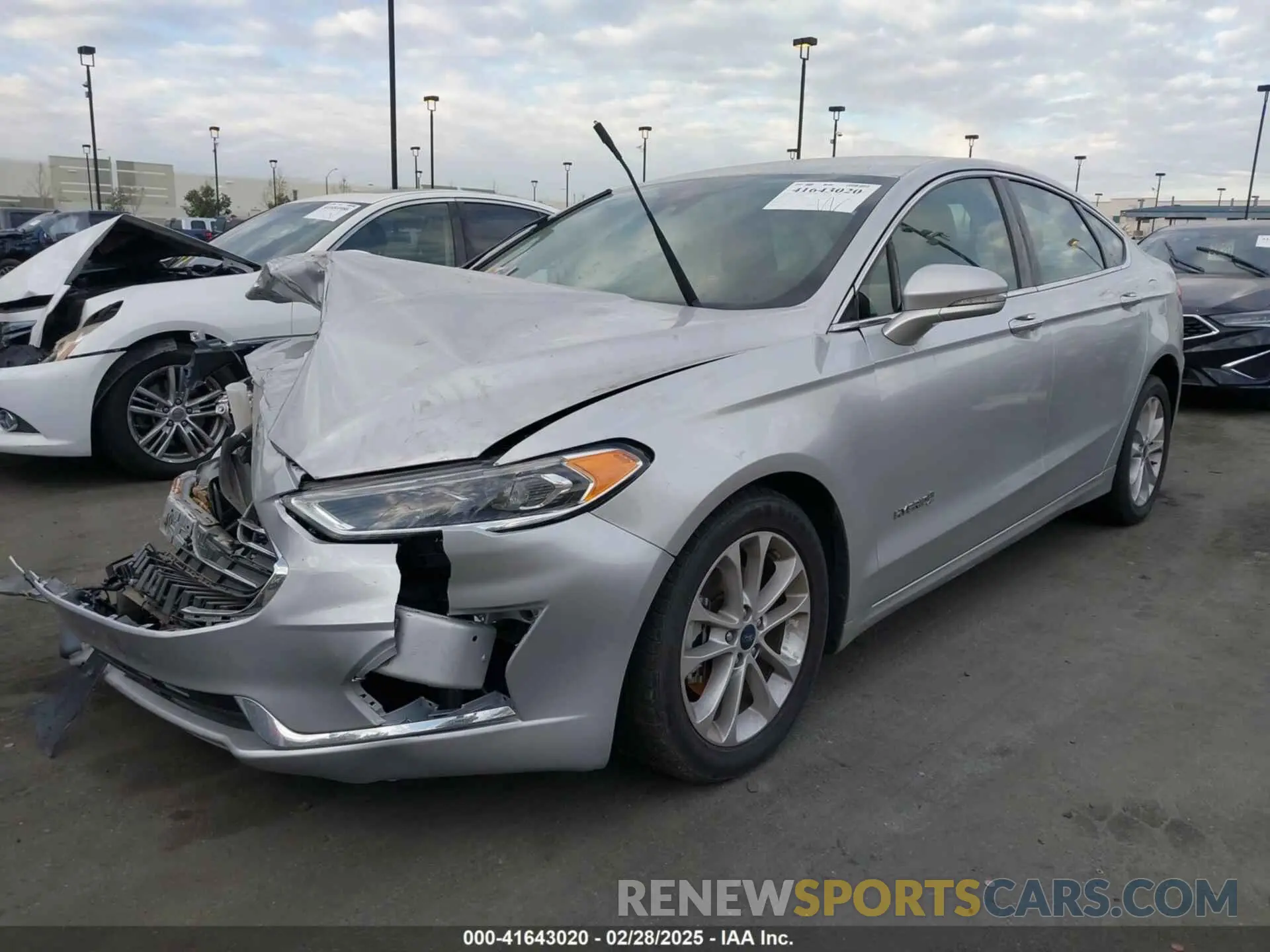 2 Фотография поврежденного автомобиля 3FA6P0MU3KR262056 FORD FUSION HYBRID 2019