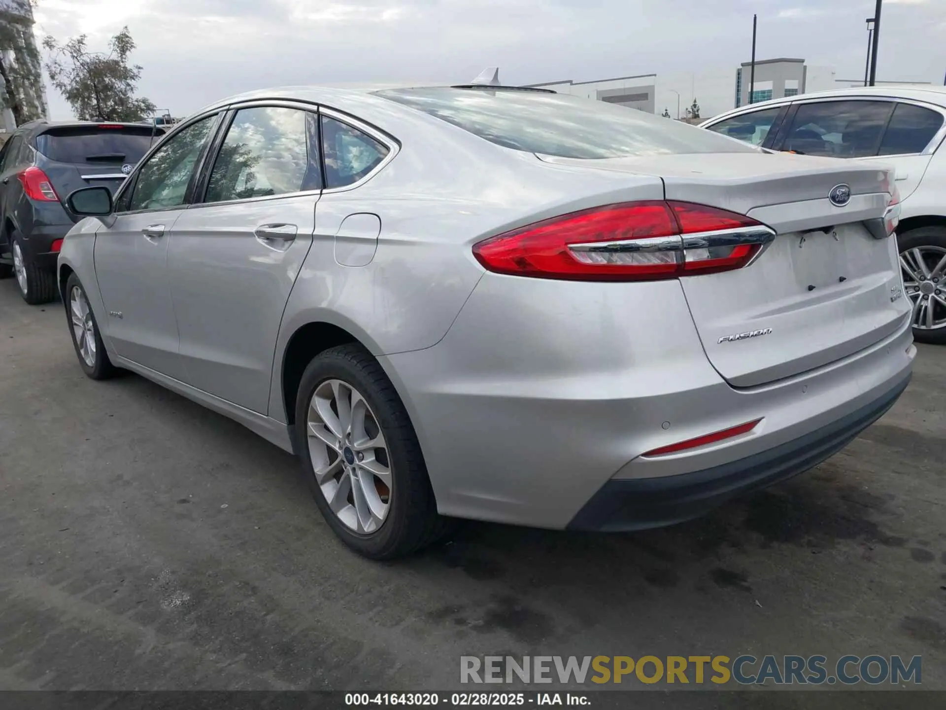 3 Фотография поврежденного автомобиля 3FA6P0MU3KR262056 FORD FUSION HYBRID 2019