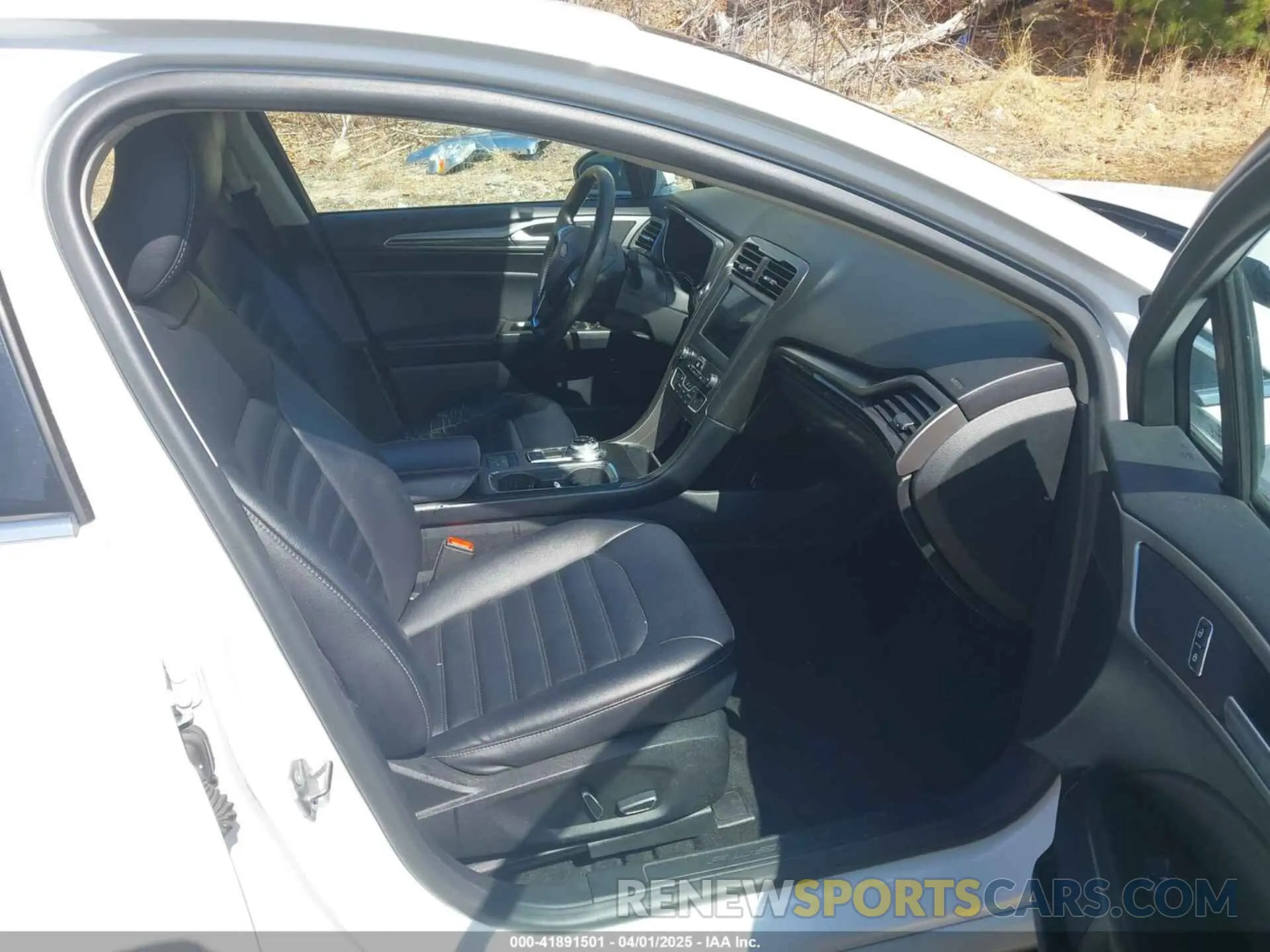 5 Photograph of a damaged car 3FA6P0MU4KR154299 FORD FUSION HYBRID 2019