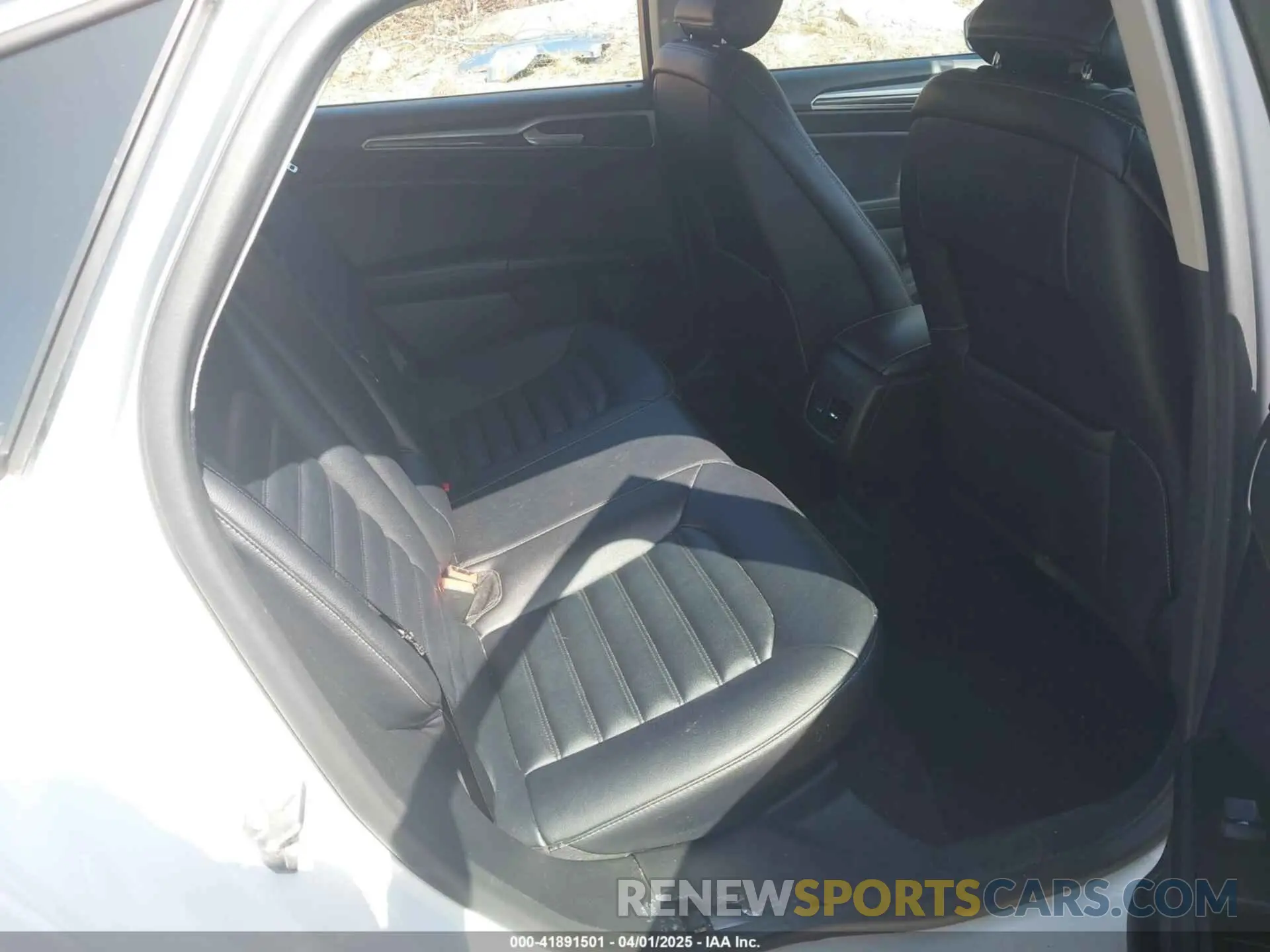 8 Photograph of a damaged car 3FA6P0MU4KR154299 FORD FUSION HYBRID 2019