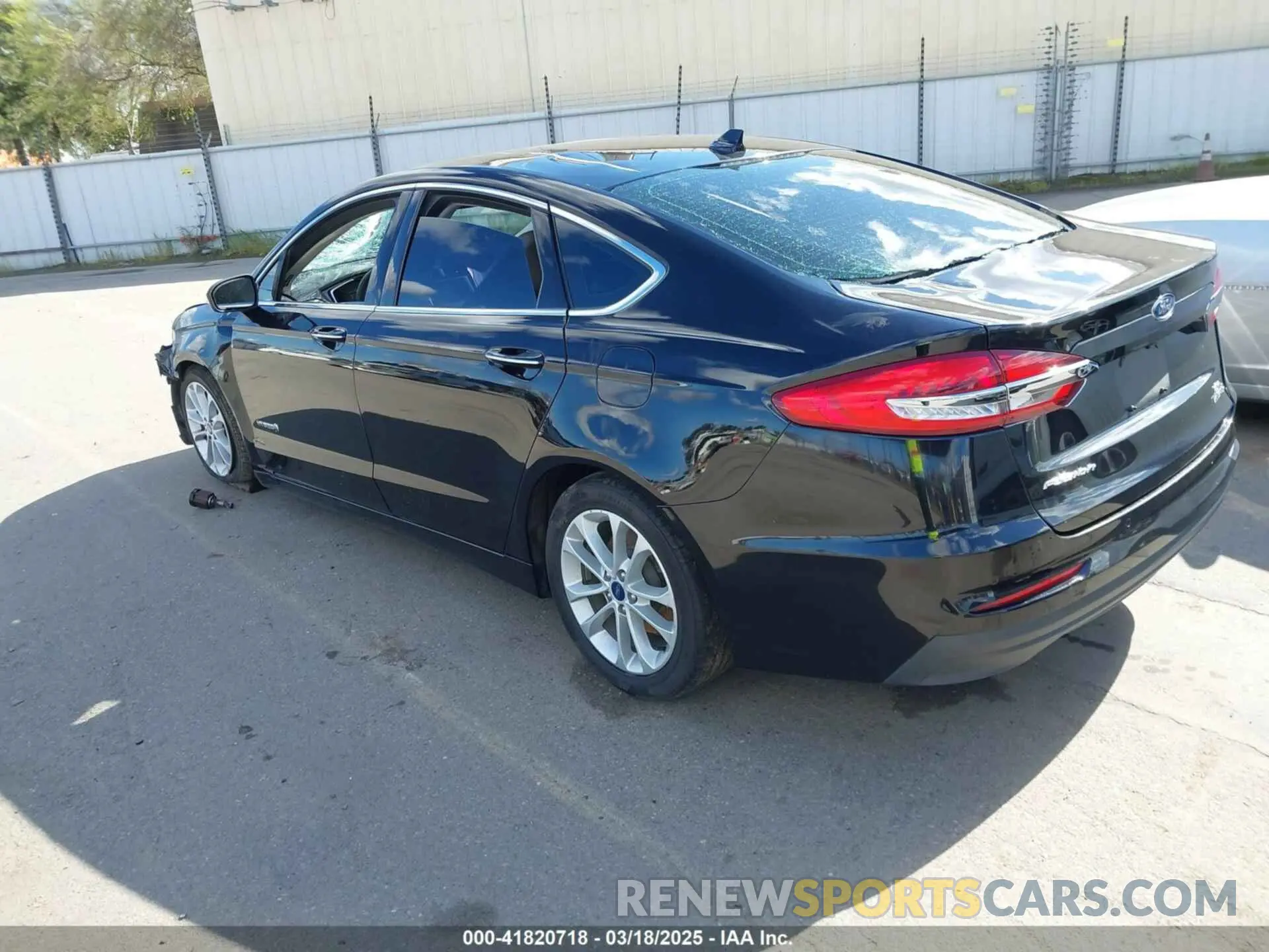3 Photograph of a damaged car 3FA6P0MU4KR242351 FORD FUSION HYBRID 2019