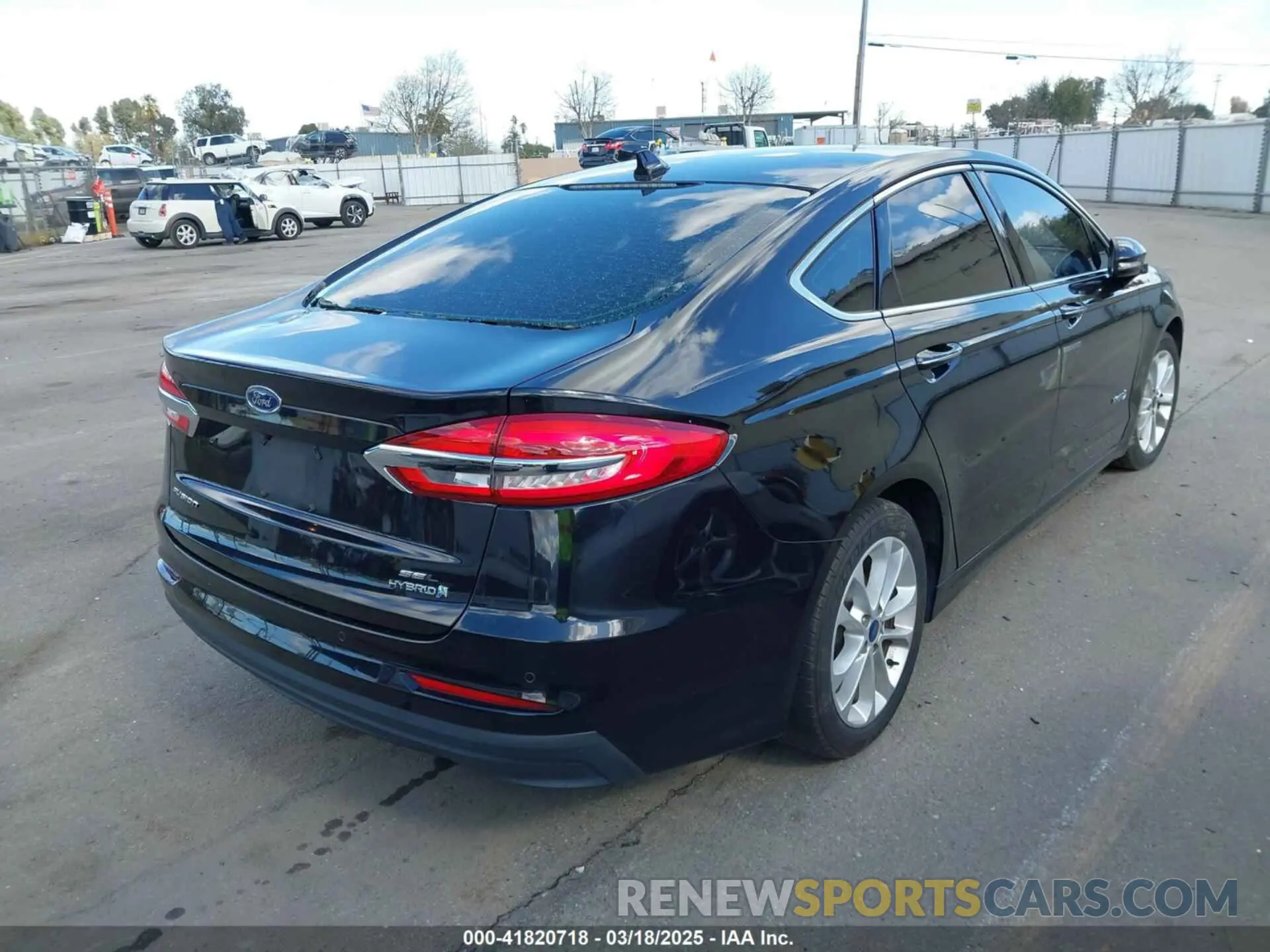 4 Photograph of a damaged car 3FA6P0MU4KR242351 FORD FUSION HYBRID 2019