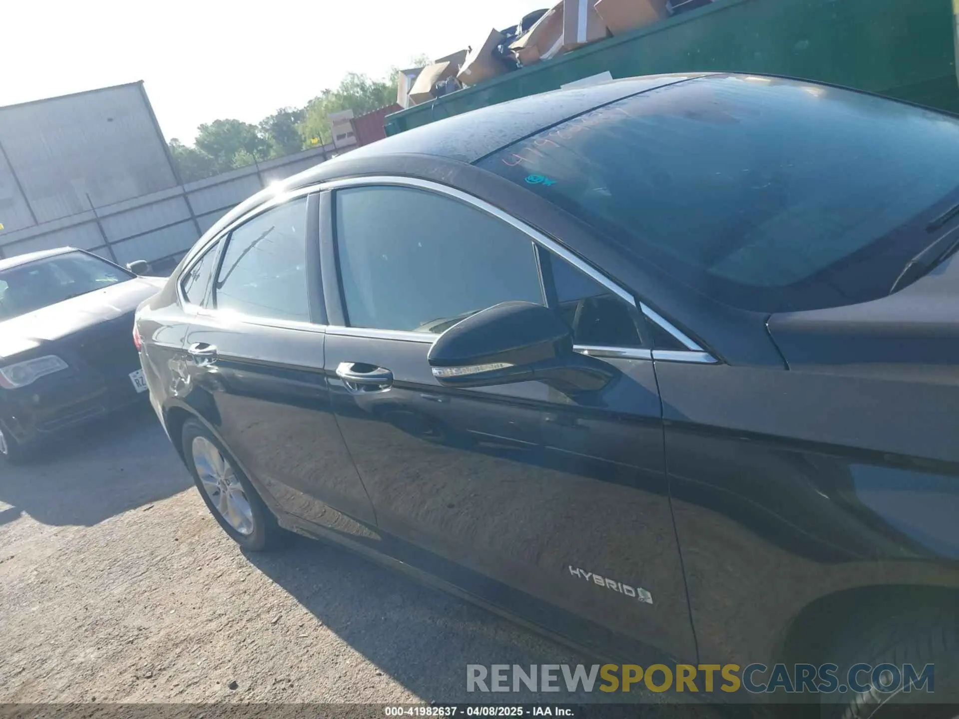 12 Фотография поврежденного автомобиля 3FA6P0MU5KR203851 FORD FUSION HYBRID 2019