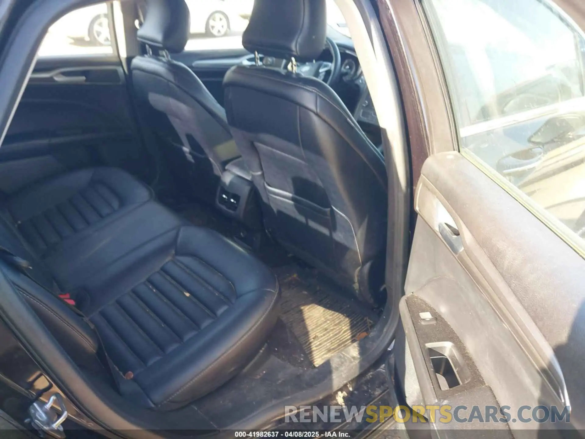 8 Фотография поврежденного автомобиля 3FA6P0MU5KR203851 FORD FUSION HYBRID 2019