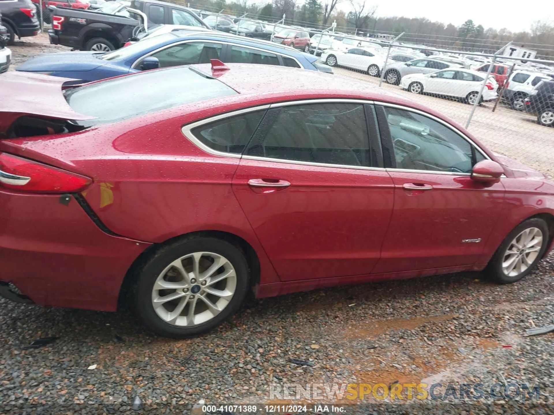 13 Photograph of a damaged car 3FA6P0MU6KR136726 FORD FUSION HYBRID 2019