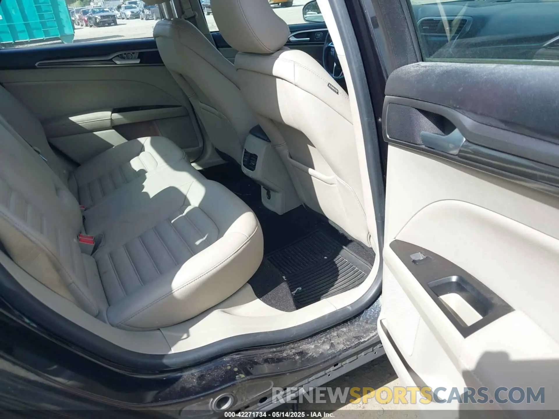 8 Фотография поврежденного автомобиля 3FA6P0MU7KR220148 FORD FUSION HYBRID 2019