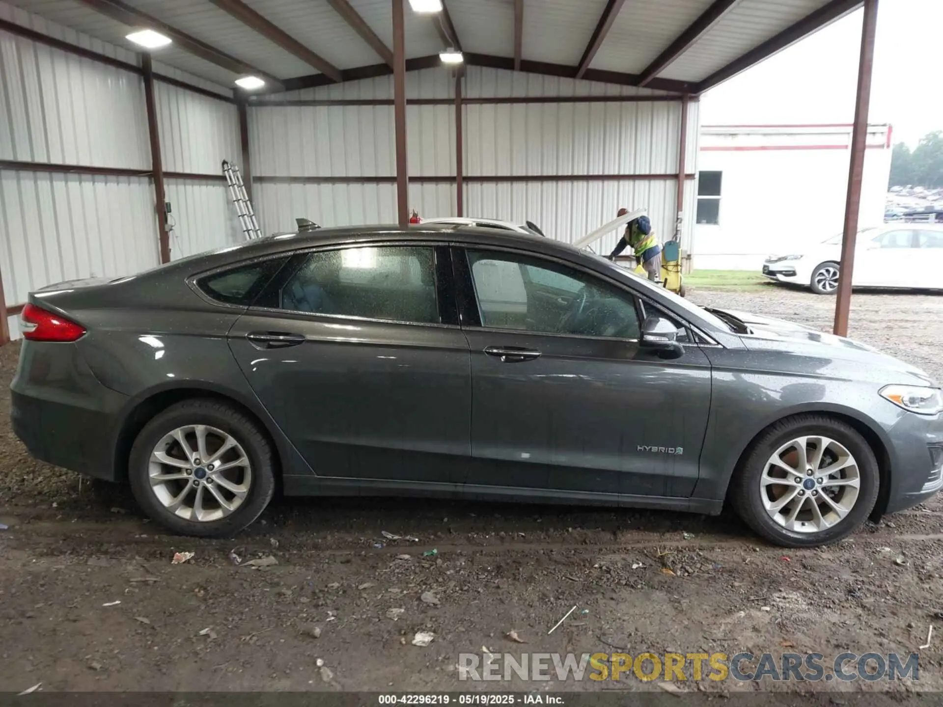 13 Photograph of a damaged car 3FA6P0MUXKR109237 FORD FUSION HYBRID 2019