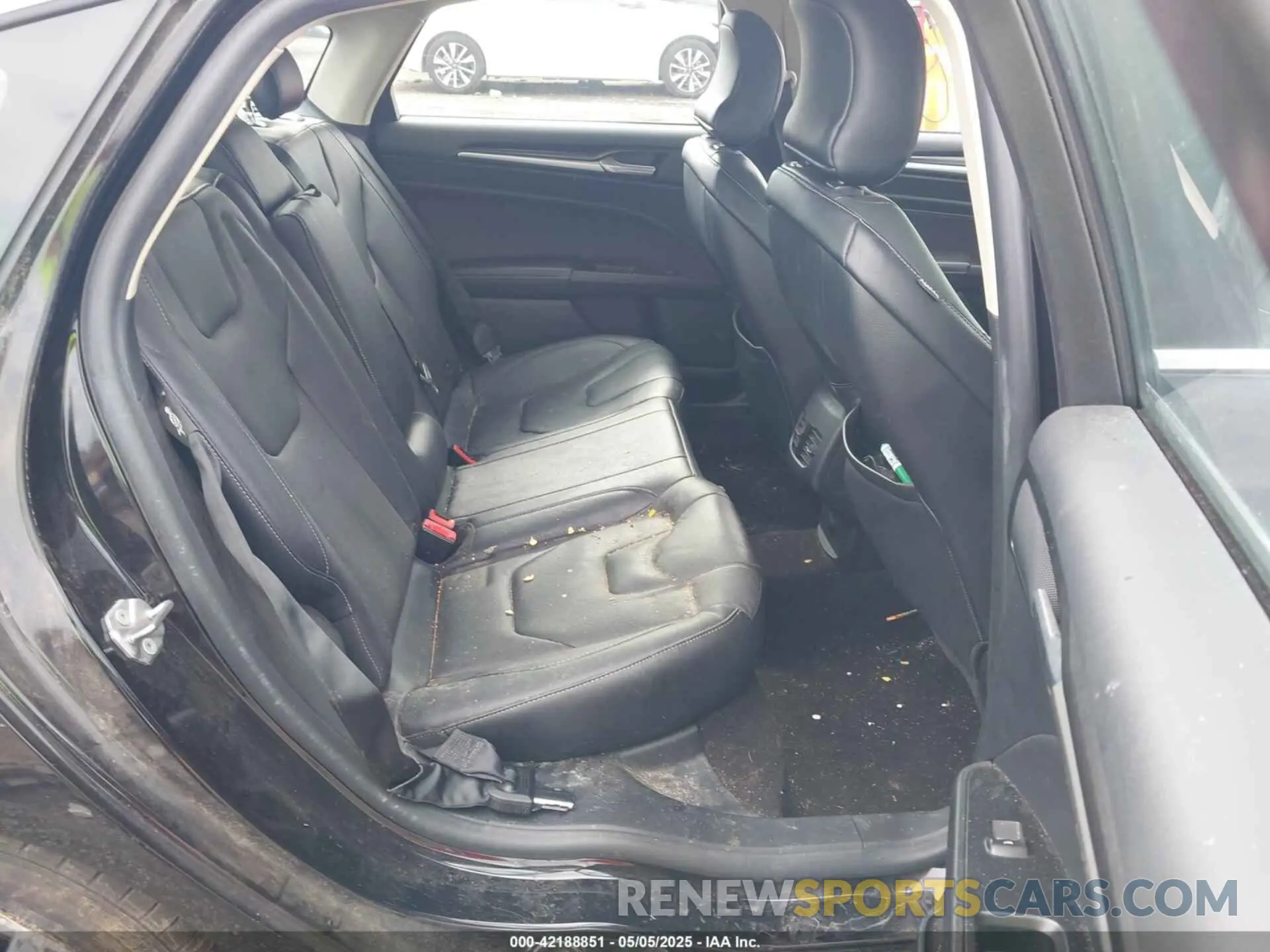 8 Фотография поврежденного автомобиля 3FA6P0RU0KR169164 FORD FUSION HYBRID 2019
