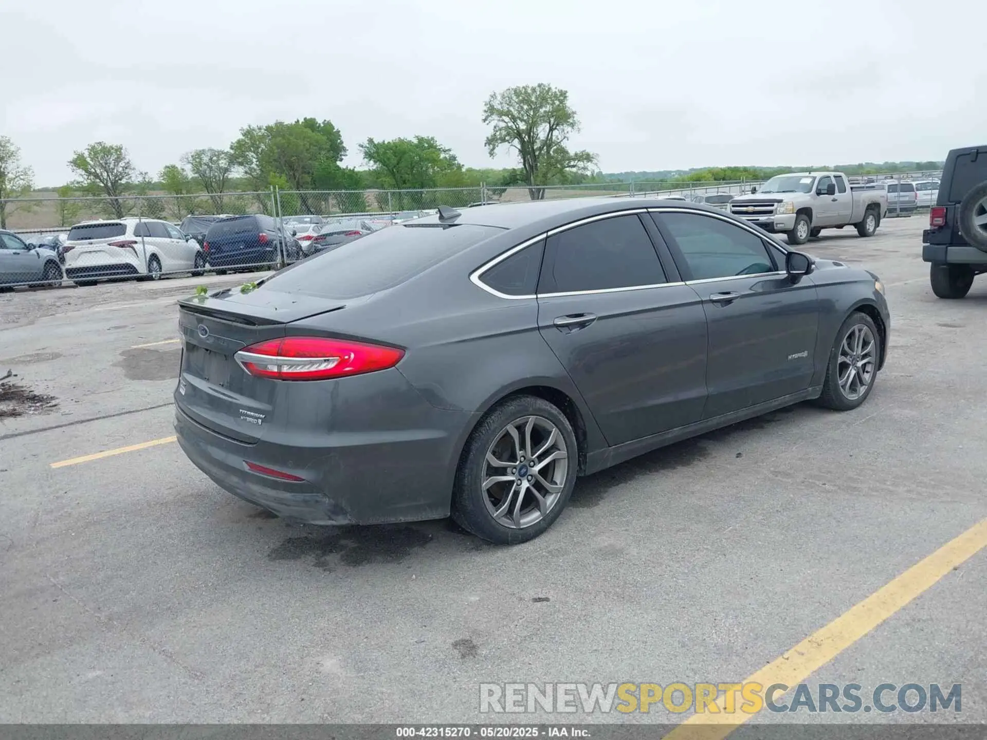 4 Фотография поврежденного автомобиля 3FA6P0RU0KR181931 FORD FUSION HYBRID 2019