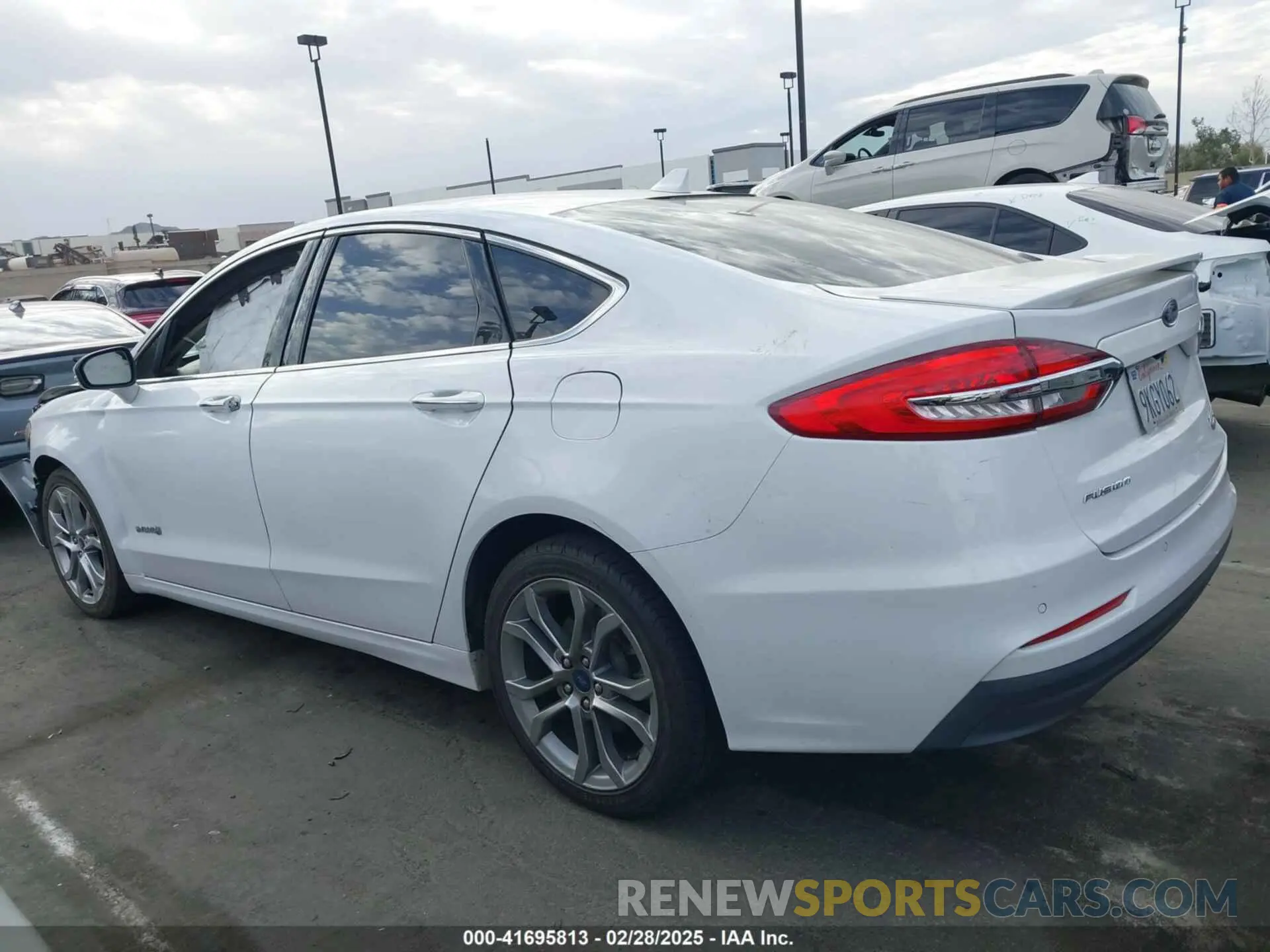14 Photograph of a damaged car 3FA6P0RU2KR104817 FORD FUSION HYBRID 2019