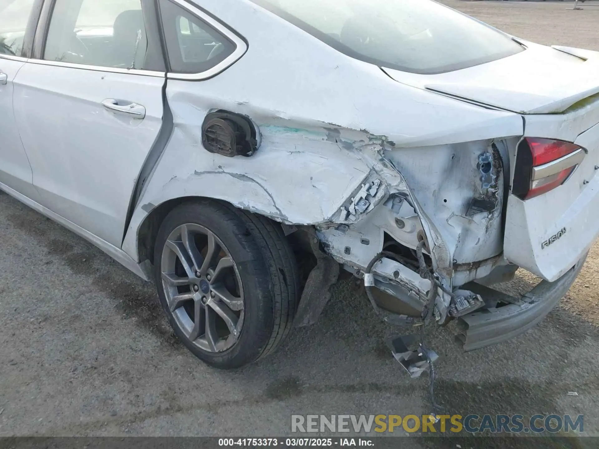18 Photograph of a damaged car 3FA6P0RU2KR183017 FORD FUSION HYBRID 2019