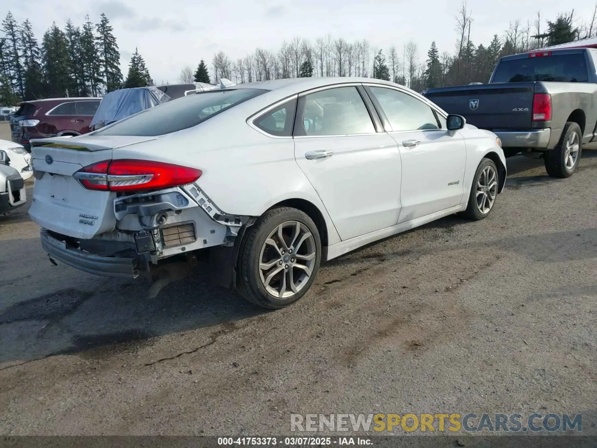 4 Photograph of a damaged car 3FA6P0RU2KR183017 FORD FUSION HYBRID 2019