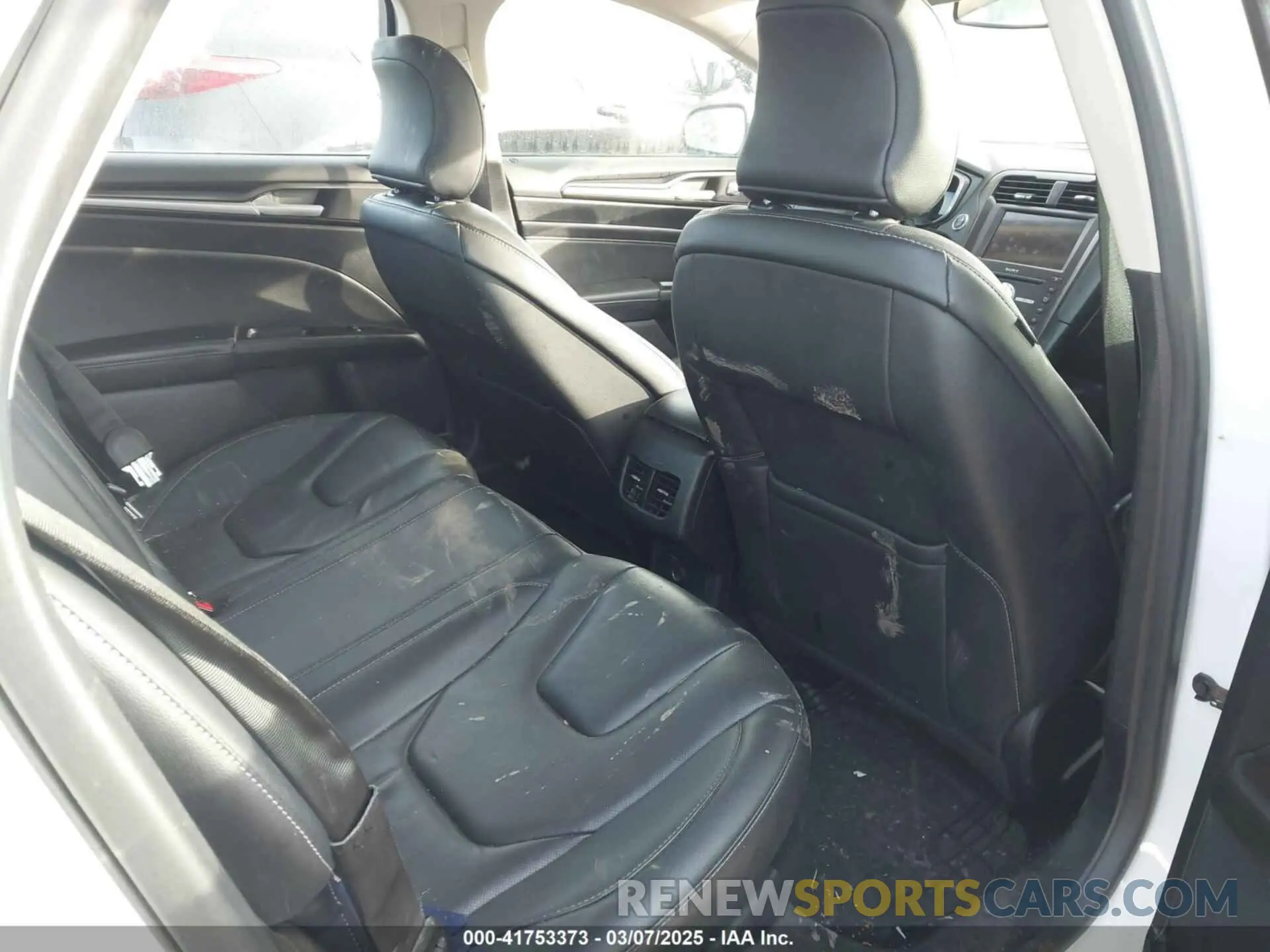 8 Photograph of a damaged car 3FA6P0RU2KR183017 FORD FUSION HYBRID 2019