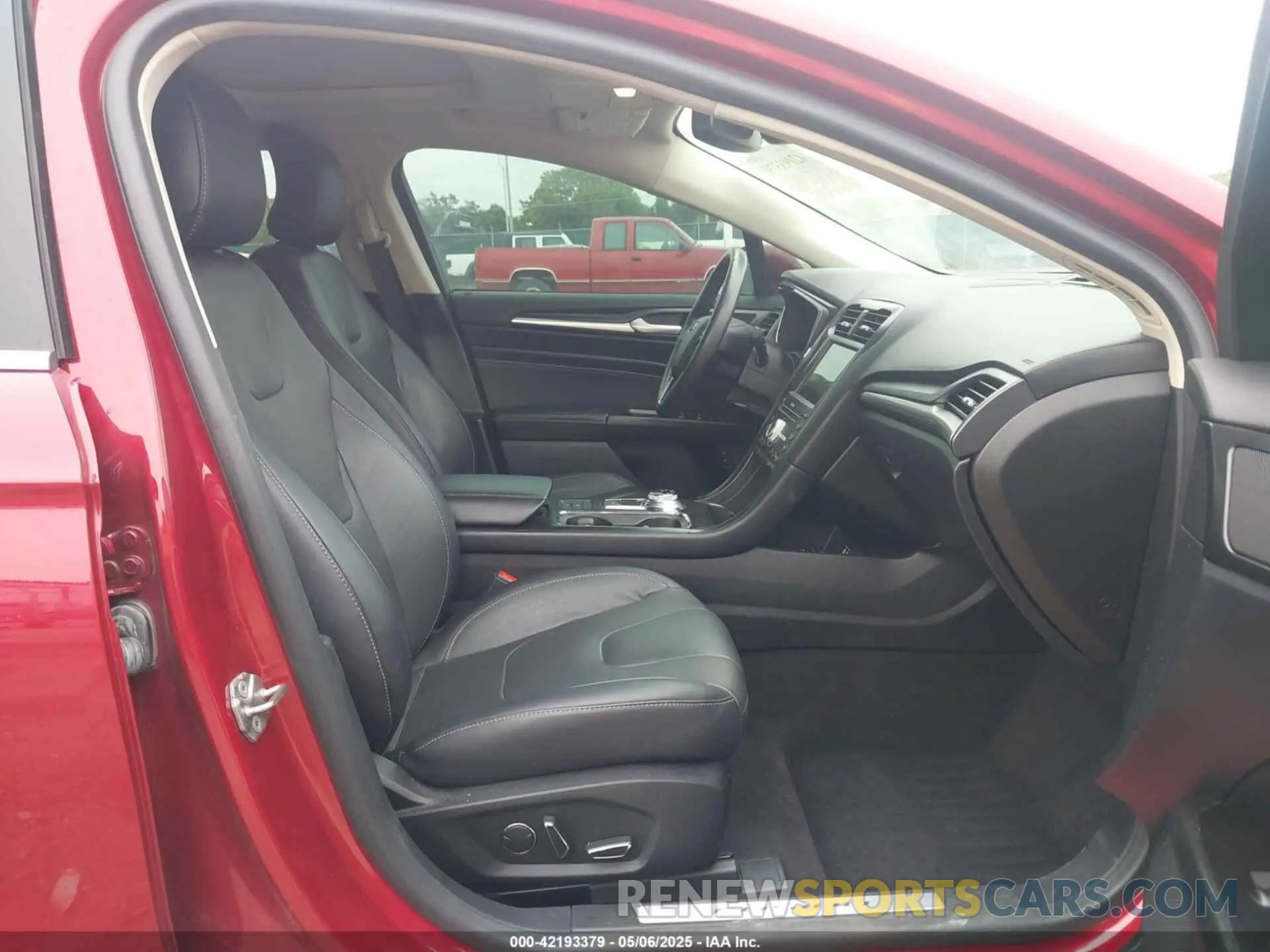 5 Фотография поврежденного автомобиля 3FA6P0RU2KR190369 FORD FUSION HYBRID 2019