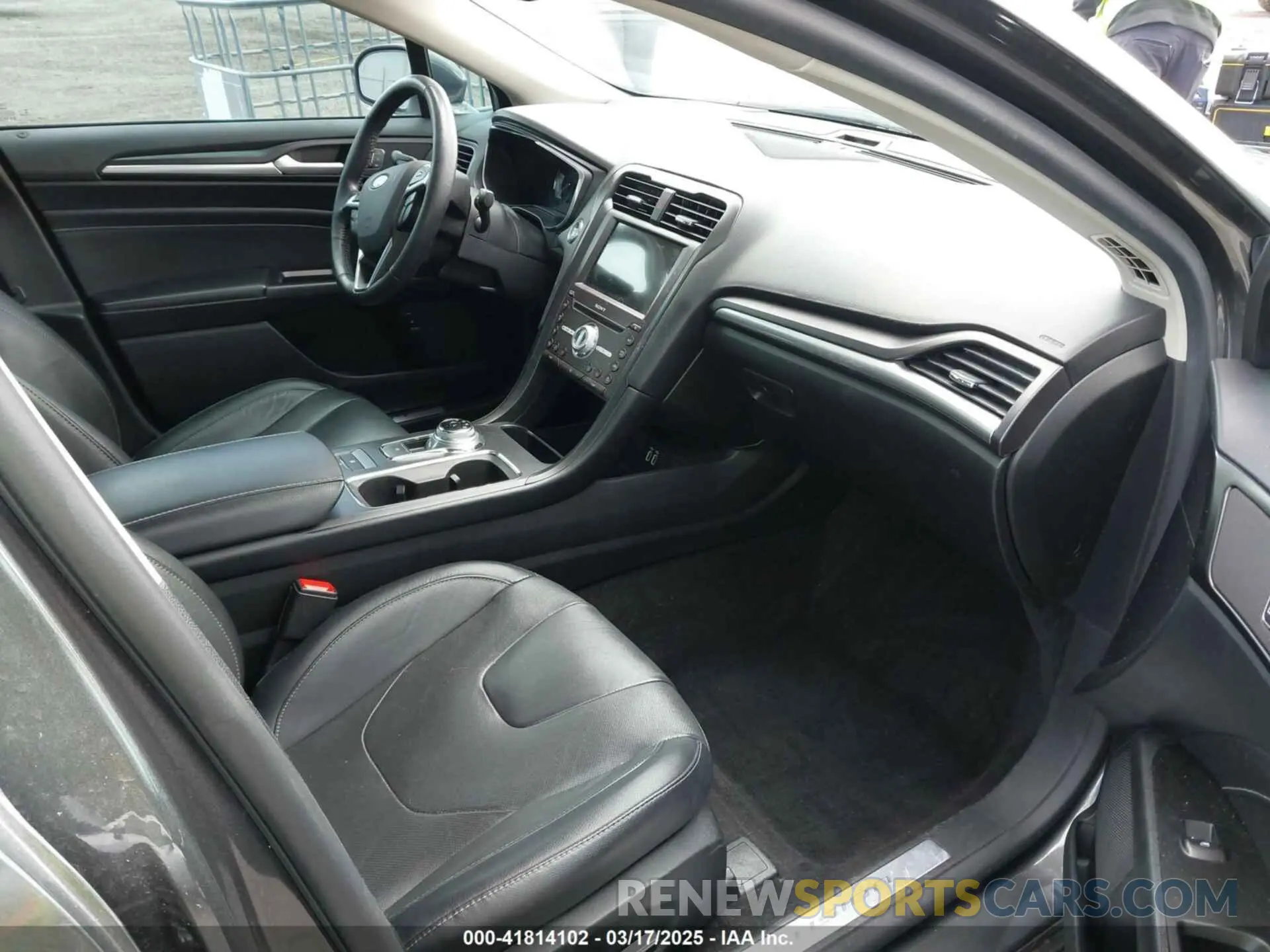 5 Фотография поврежденного автомобиля 3FA6P0RU8KR273062 FORD FUSION HYBRID 2019