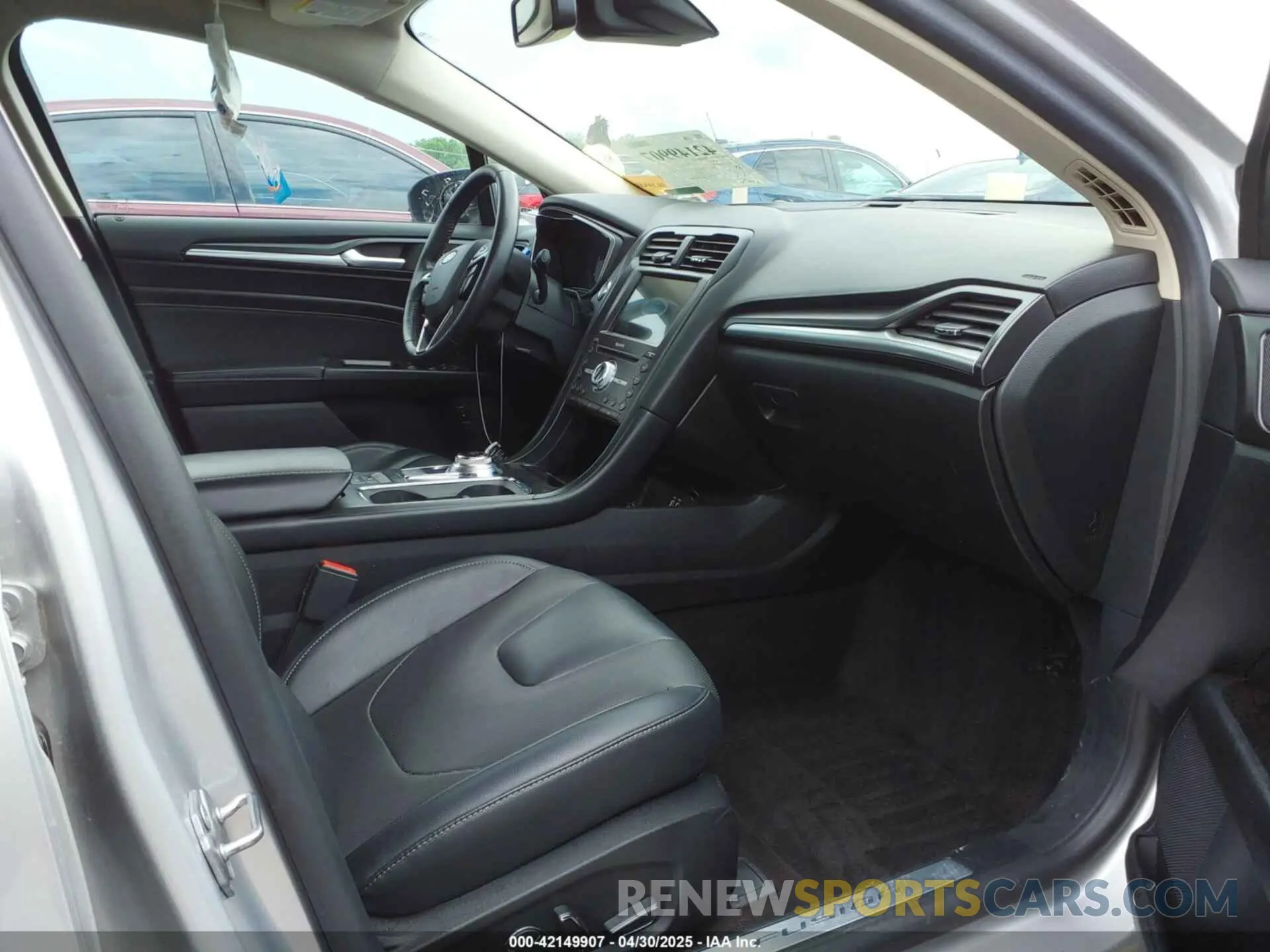 5 Photograph of a damaged car 3FA6P0RU9KR139757 FORD FUSION HYBRID 2019