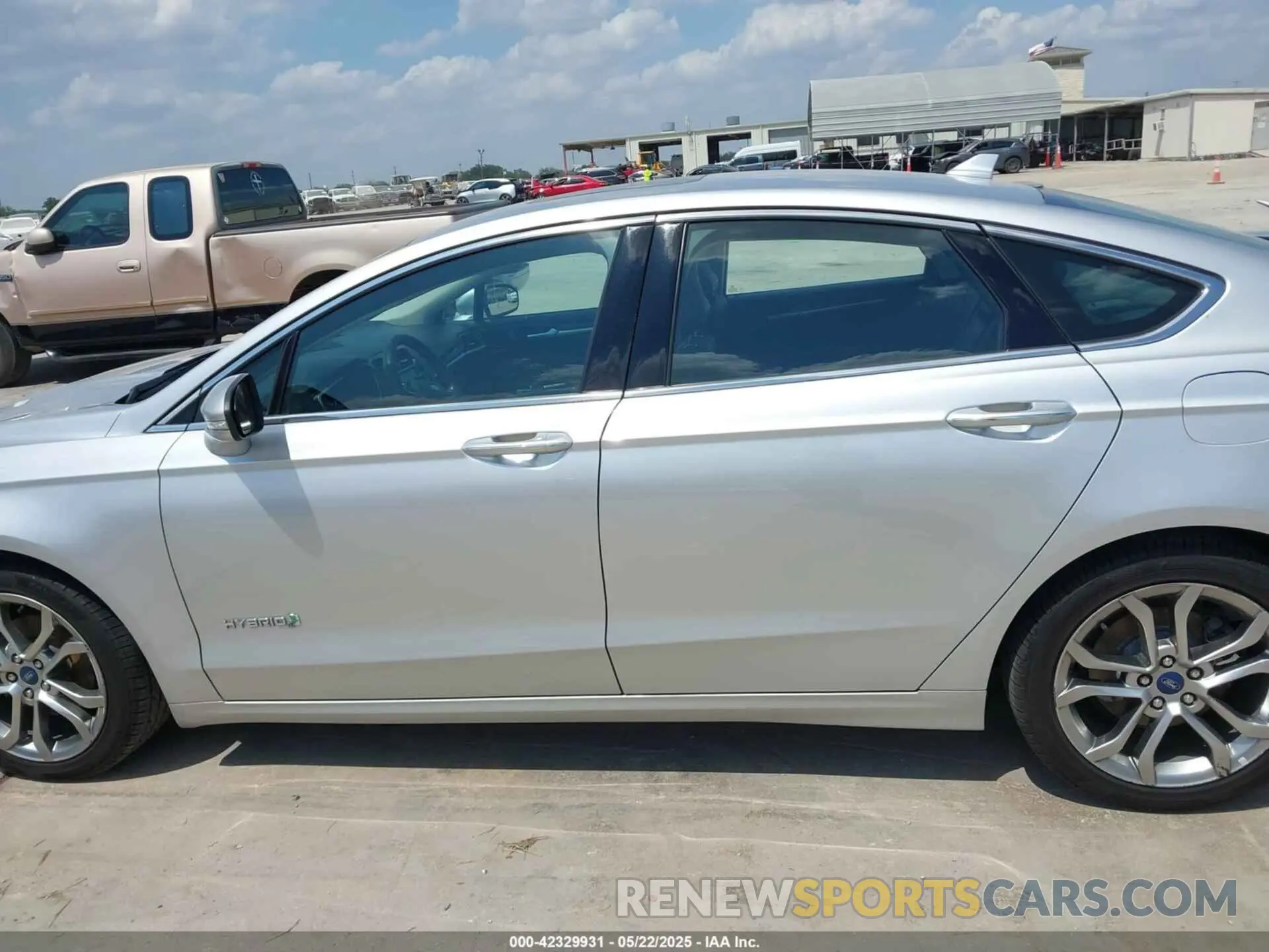 14 Photograph of a damaged car 3FA6P0RUXKR106430 FORD FUSION HYBRID 2019