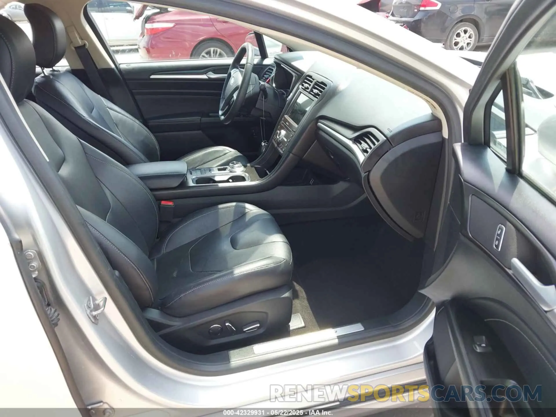 5 Photograph of a damaged car 3FA6P0RUXKR106430 FORD FUSION HYBRID 2019