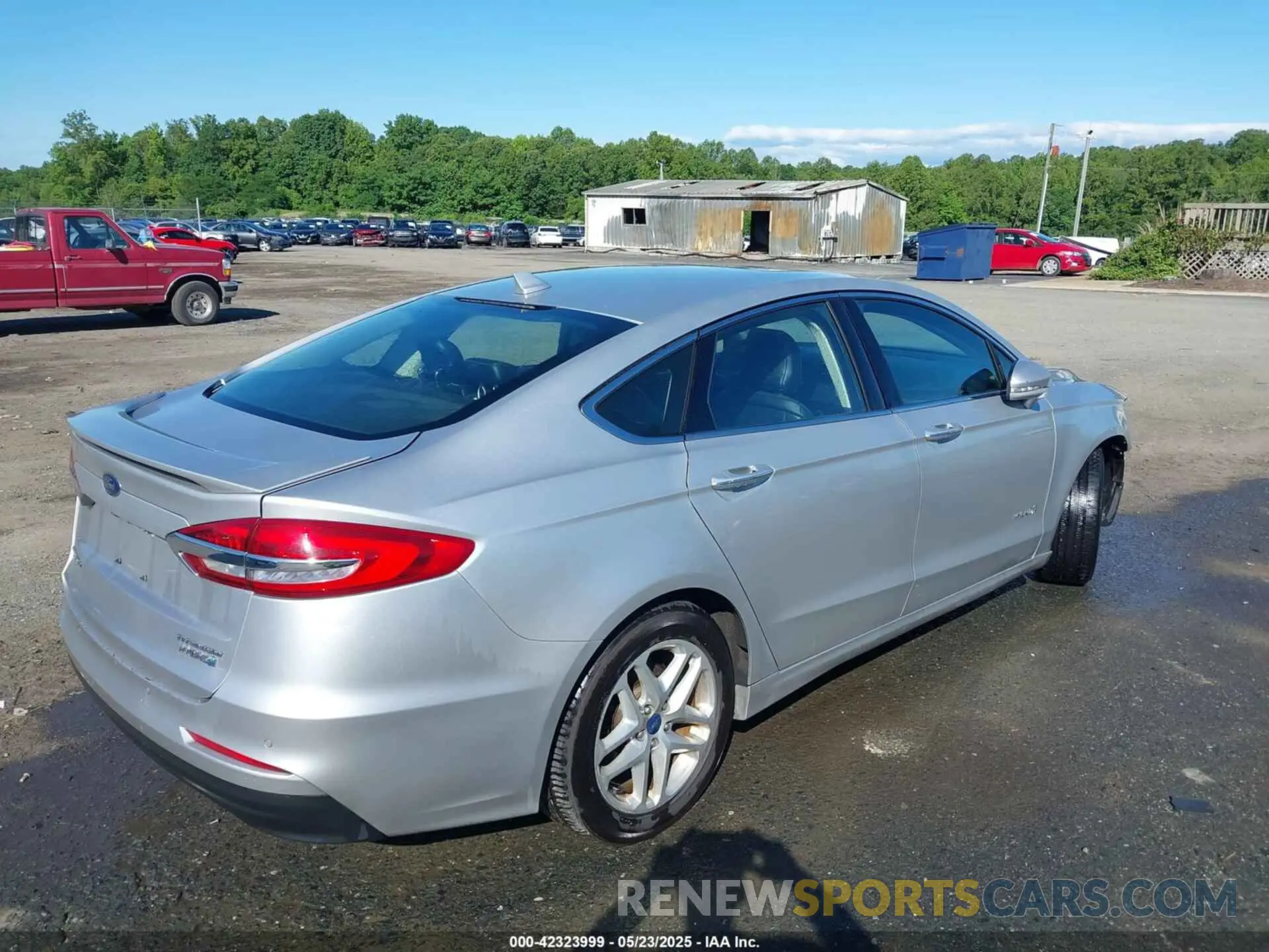 4 Photograph of a damaged car 3FA6P0RUXKR141565 FORD FUSION HYBRID 2019