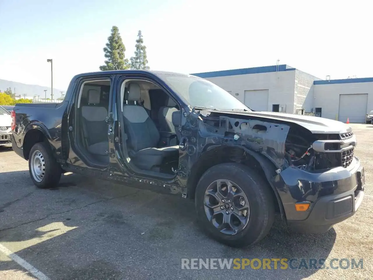 4 Photograph of a damaged car 3FTTW8E31NRA84995 FORD MAVERICK 2022