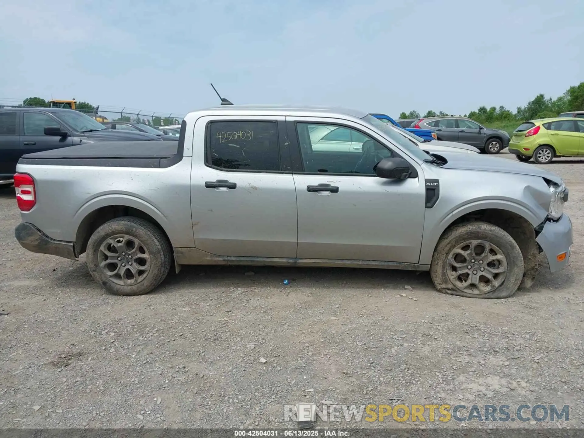 13 Photograph of a damaged car 3FTTW8E37NRA00579 FORD MAVERICK 2022