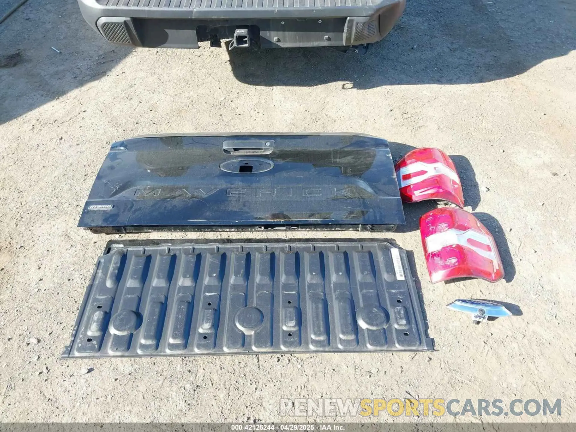 12 Photograph of a damaged car 3FTTW8E3XNRA22513 FORD MAVERICK 2022