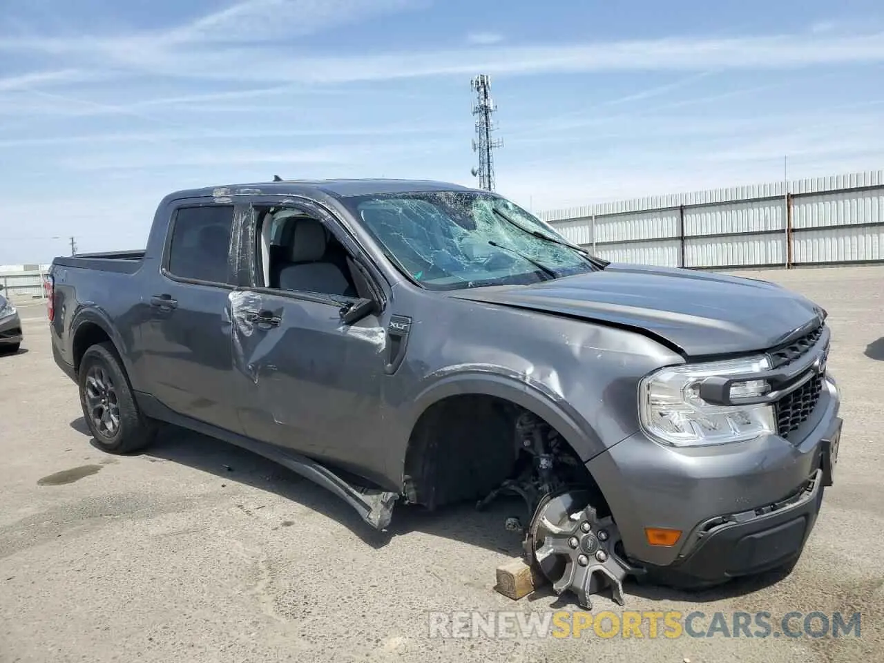 4 Photograph of a damaged car 3FTTW8E91NRB07146 FORD MAVERICK 2022
